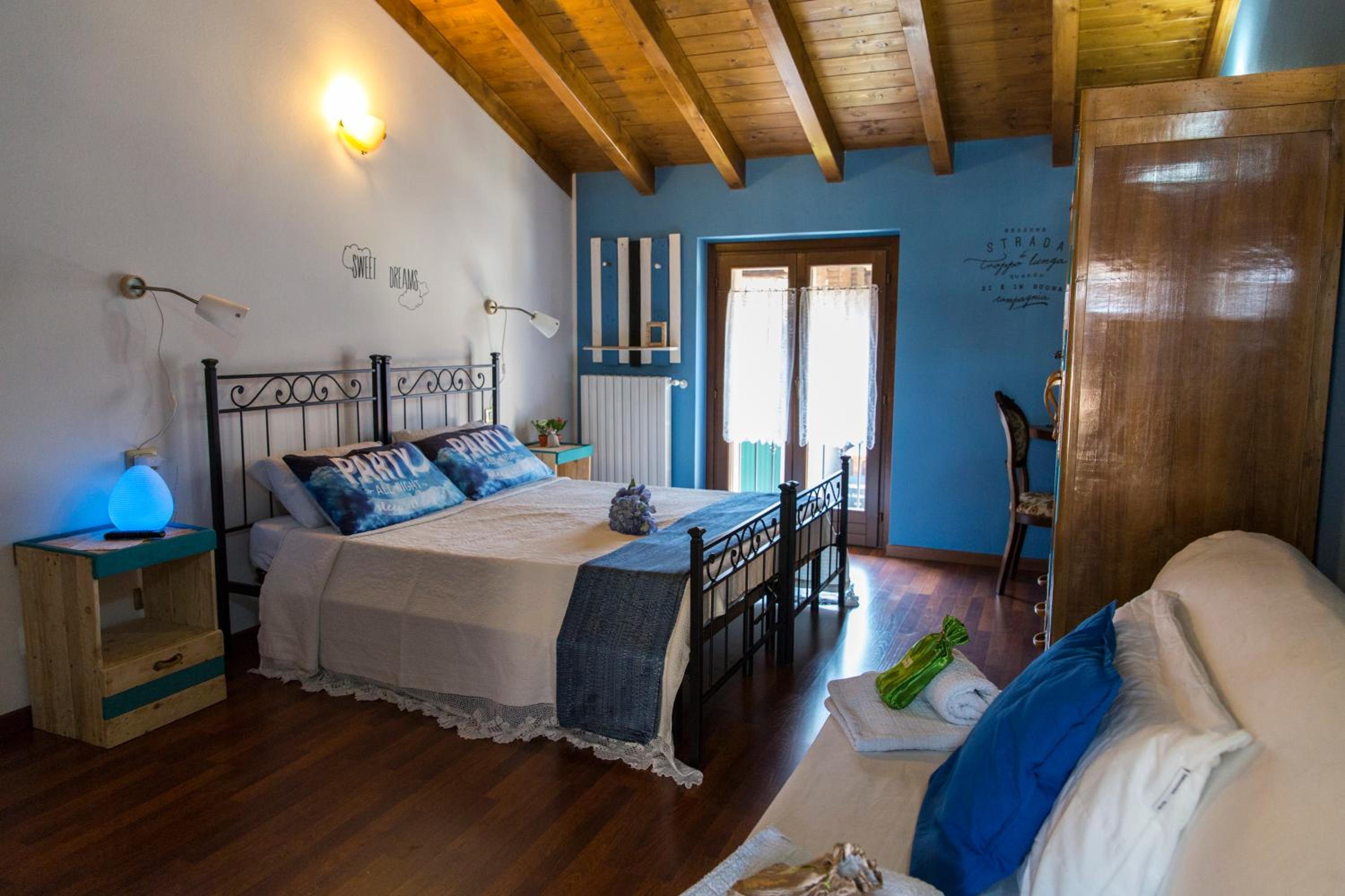 Quadruple Room with Private Bathroom photo 1