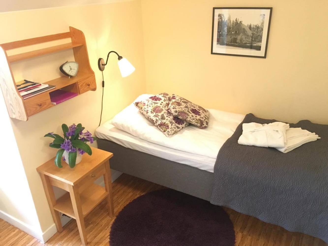 Budget Single Room with shared Shower