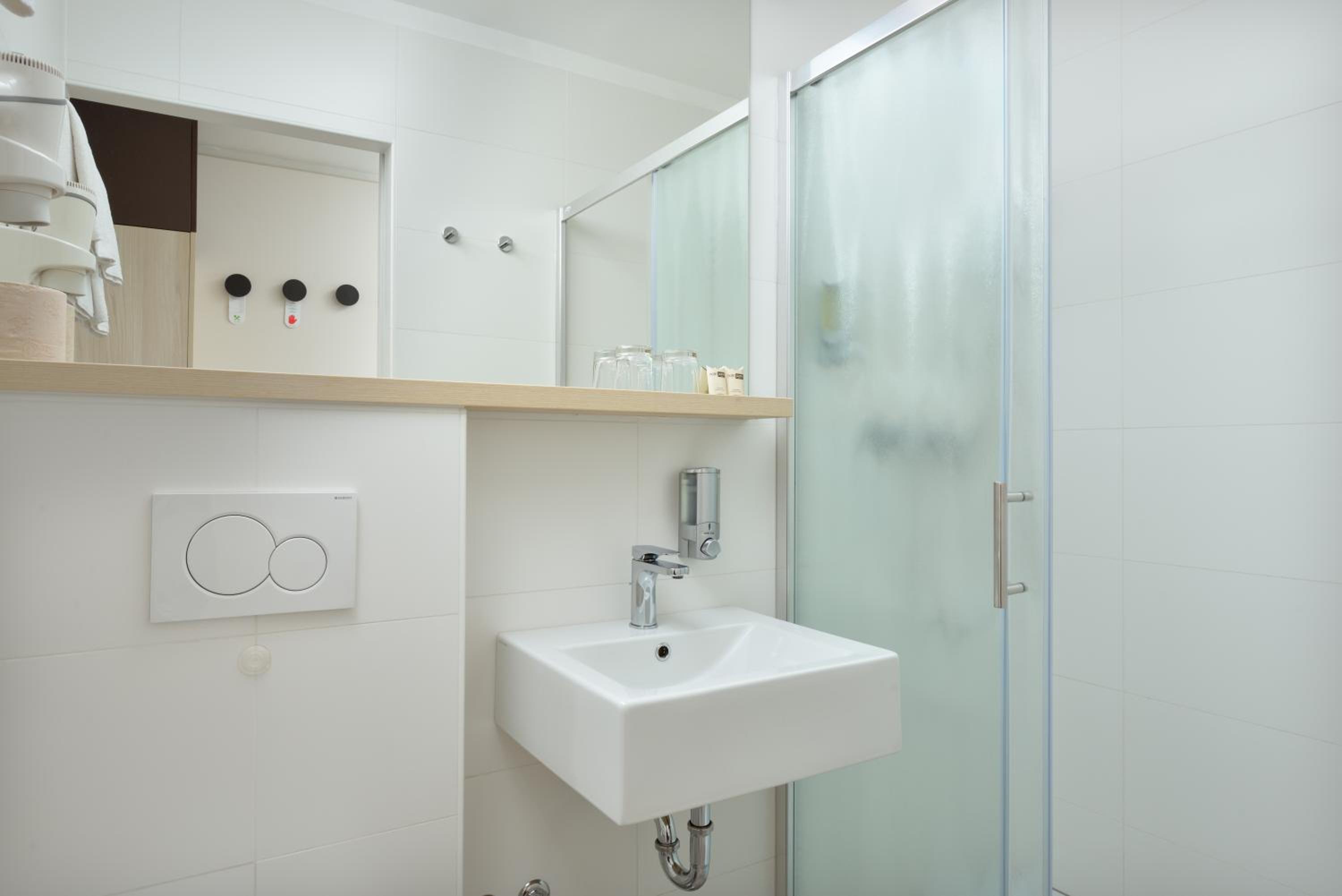Double Room - Photo 7