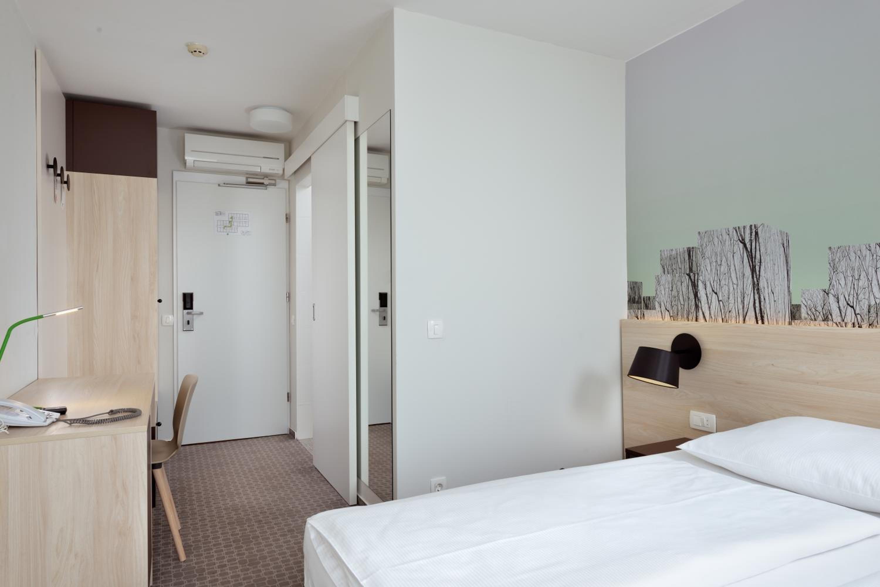 Double Room - Photo 5