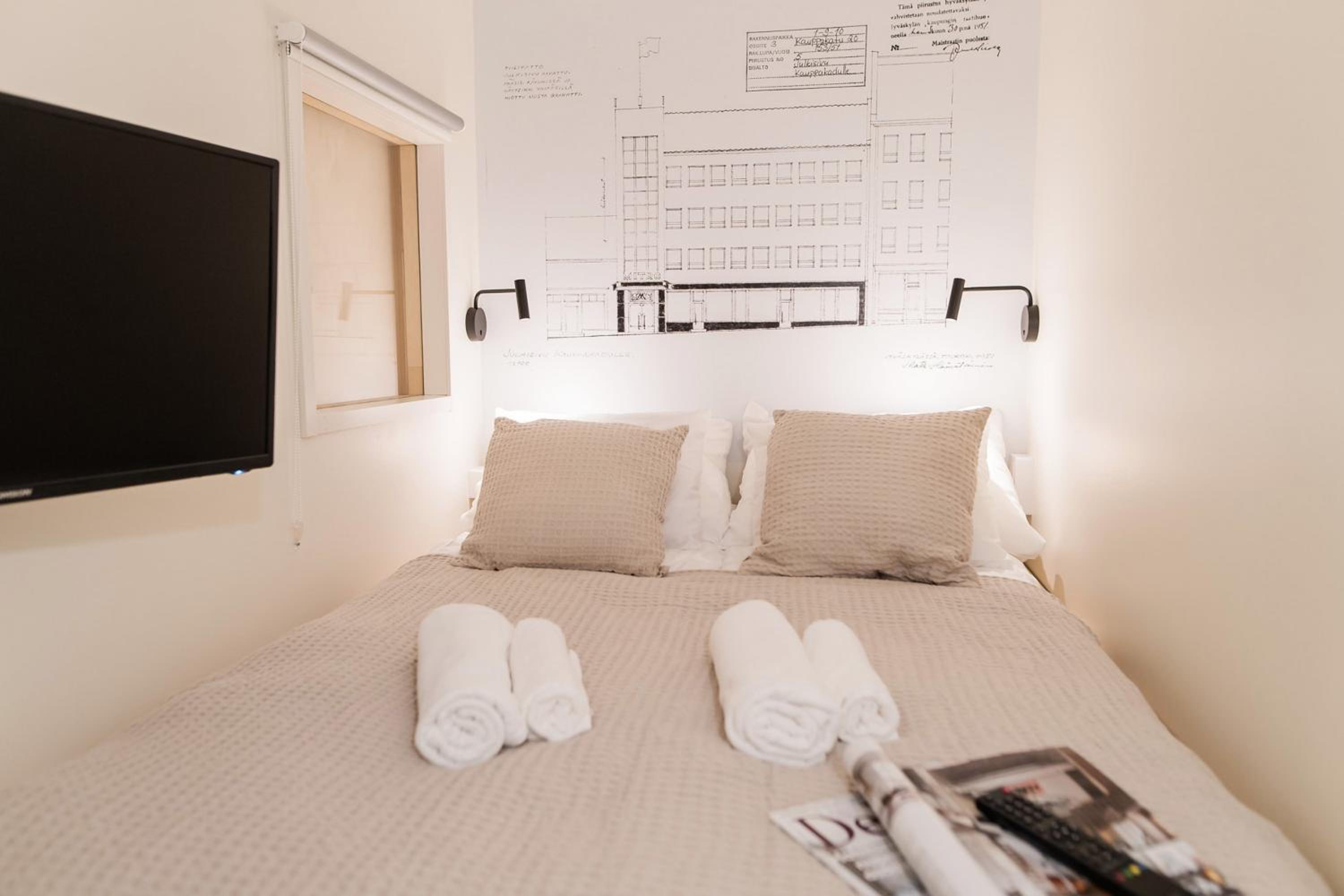 Small Double Room with Shared Bathroom- No Window photo 2