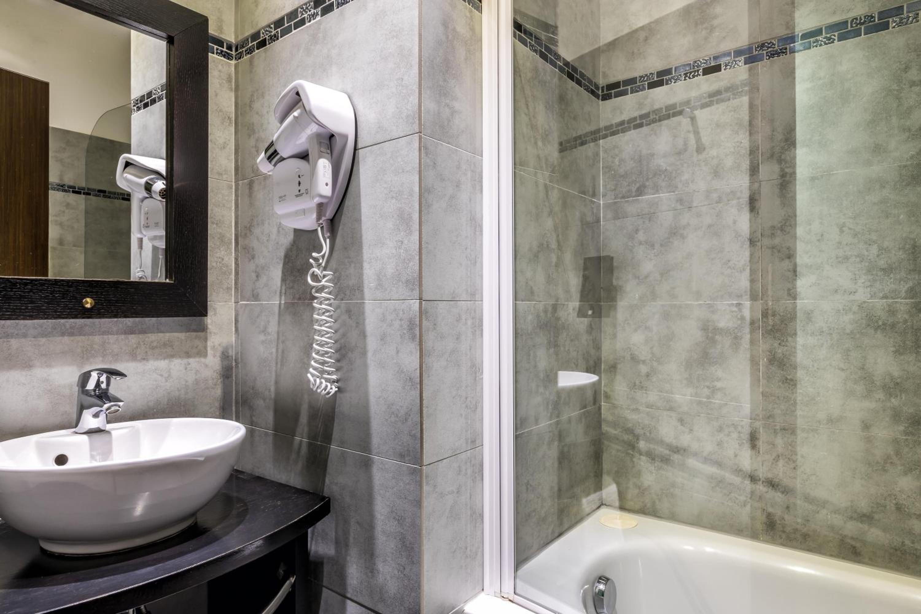 Standard Double Room - Photo 4