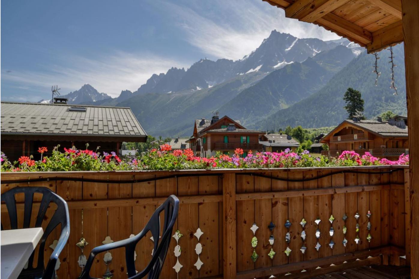 Quadruple Room with Terrace Mont Blanc side - Photo 3
