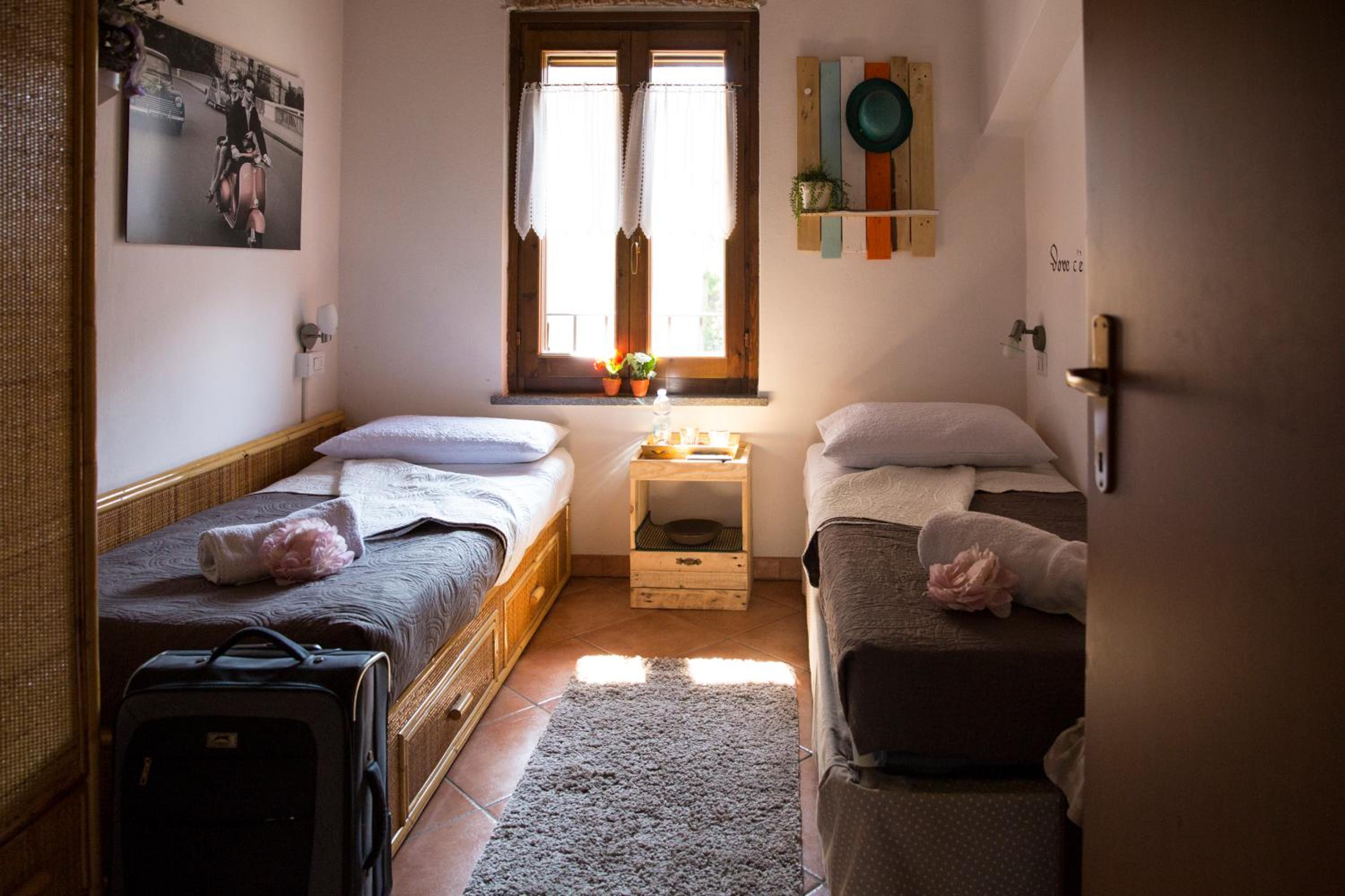 Twin Room with Private Bathroom photo 1