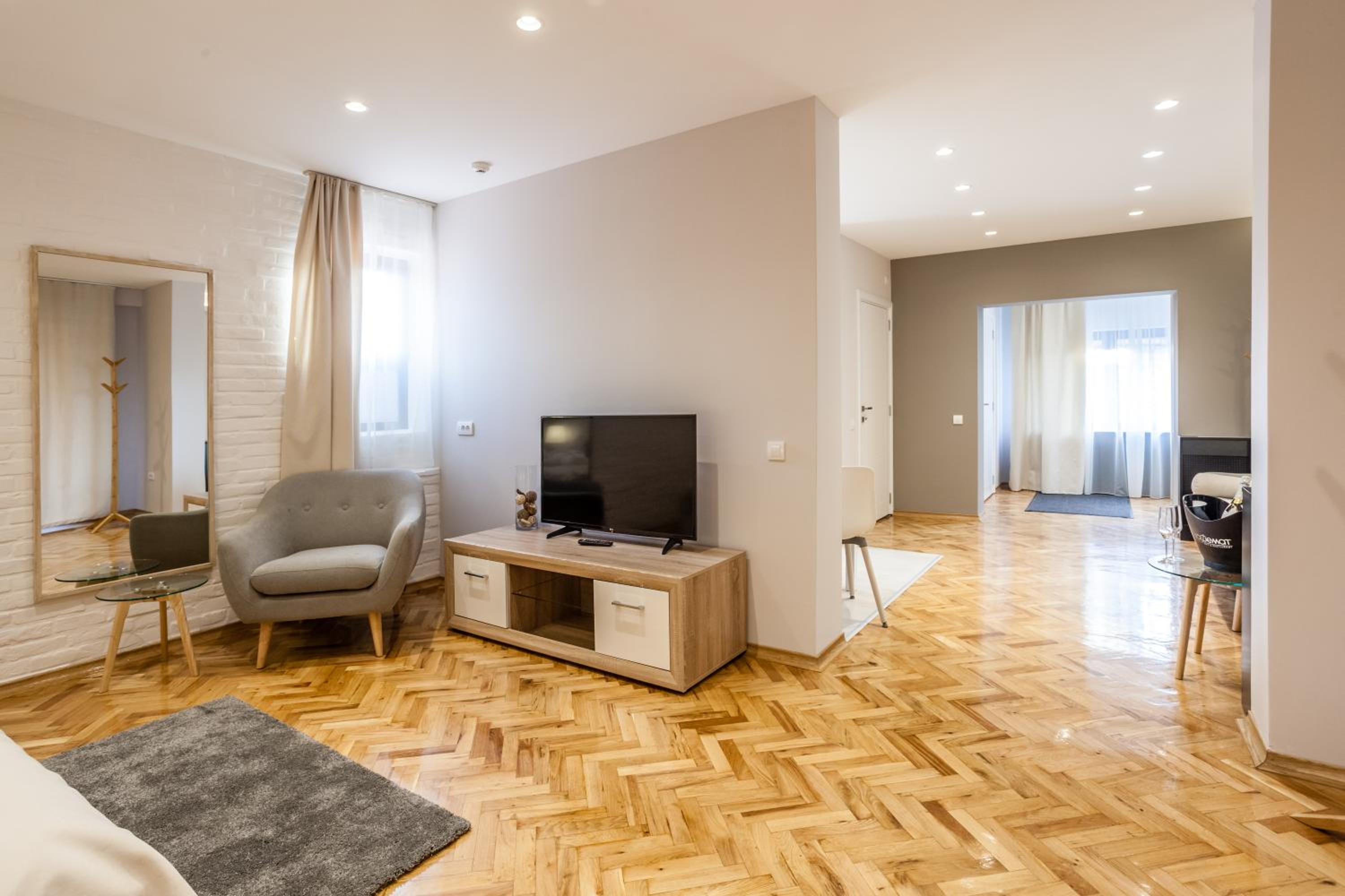 Apartment photo 1