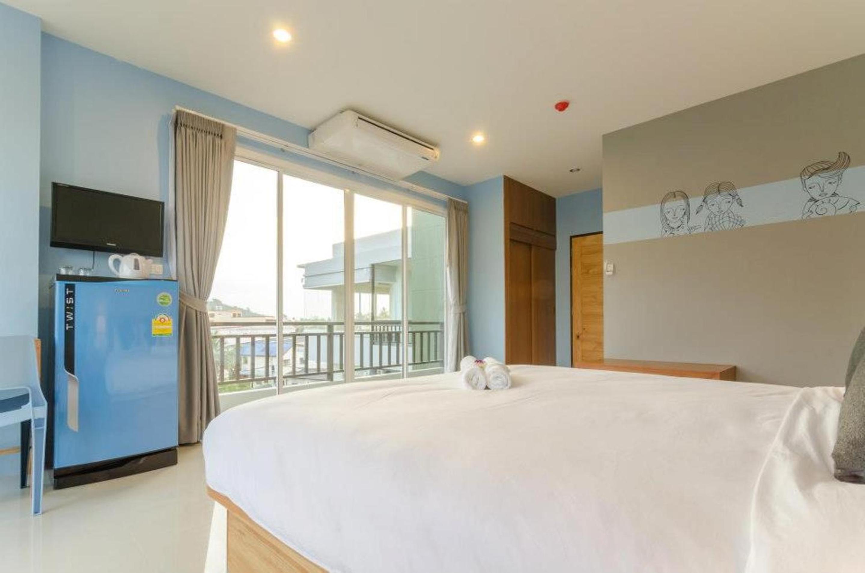 Standard Double Room with Pool View - Photo 3