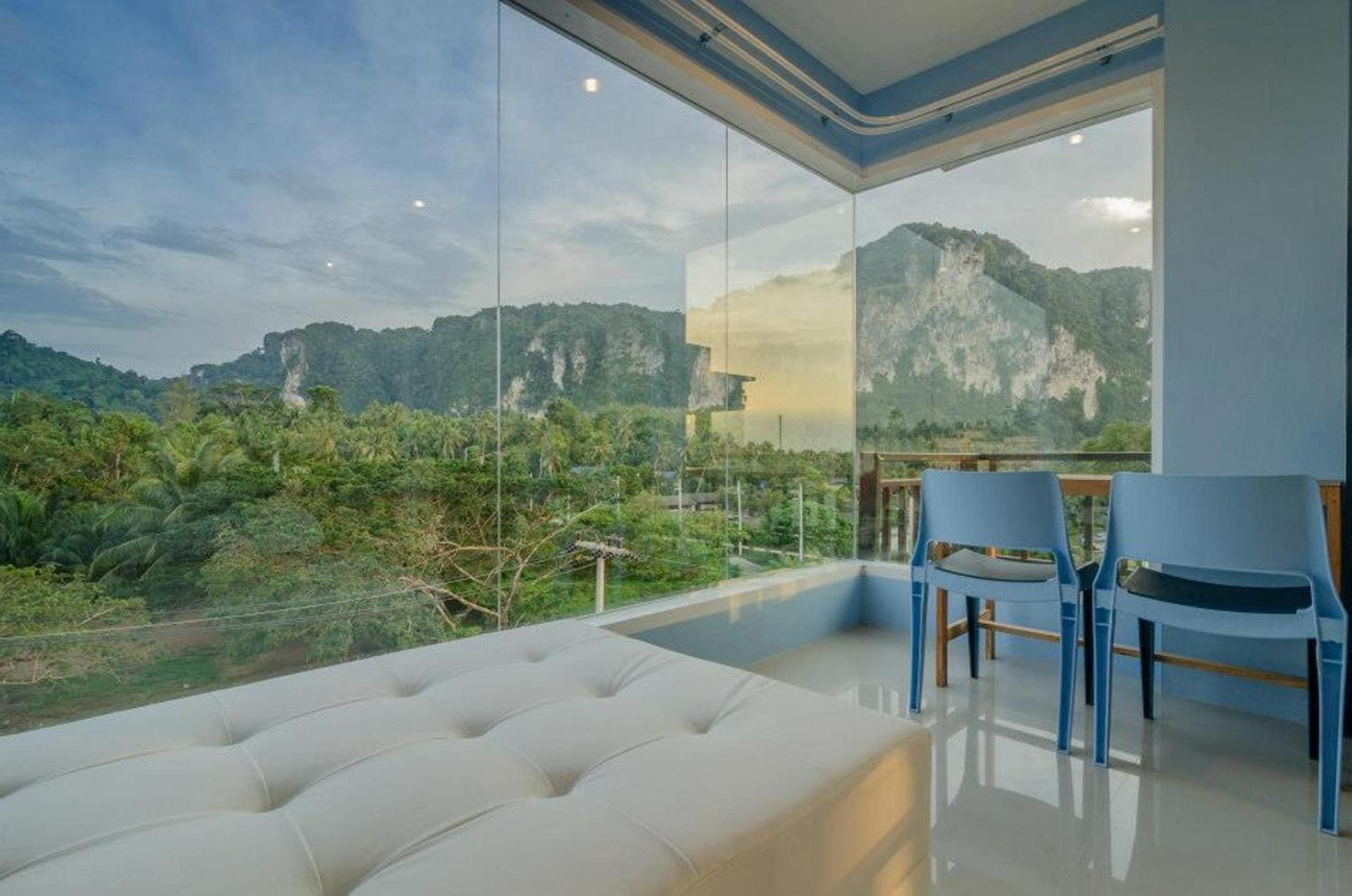 Standard Double Room with Pool View - Photo 4