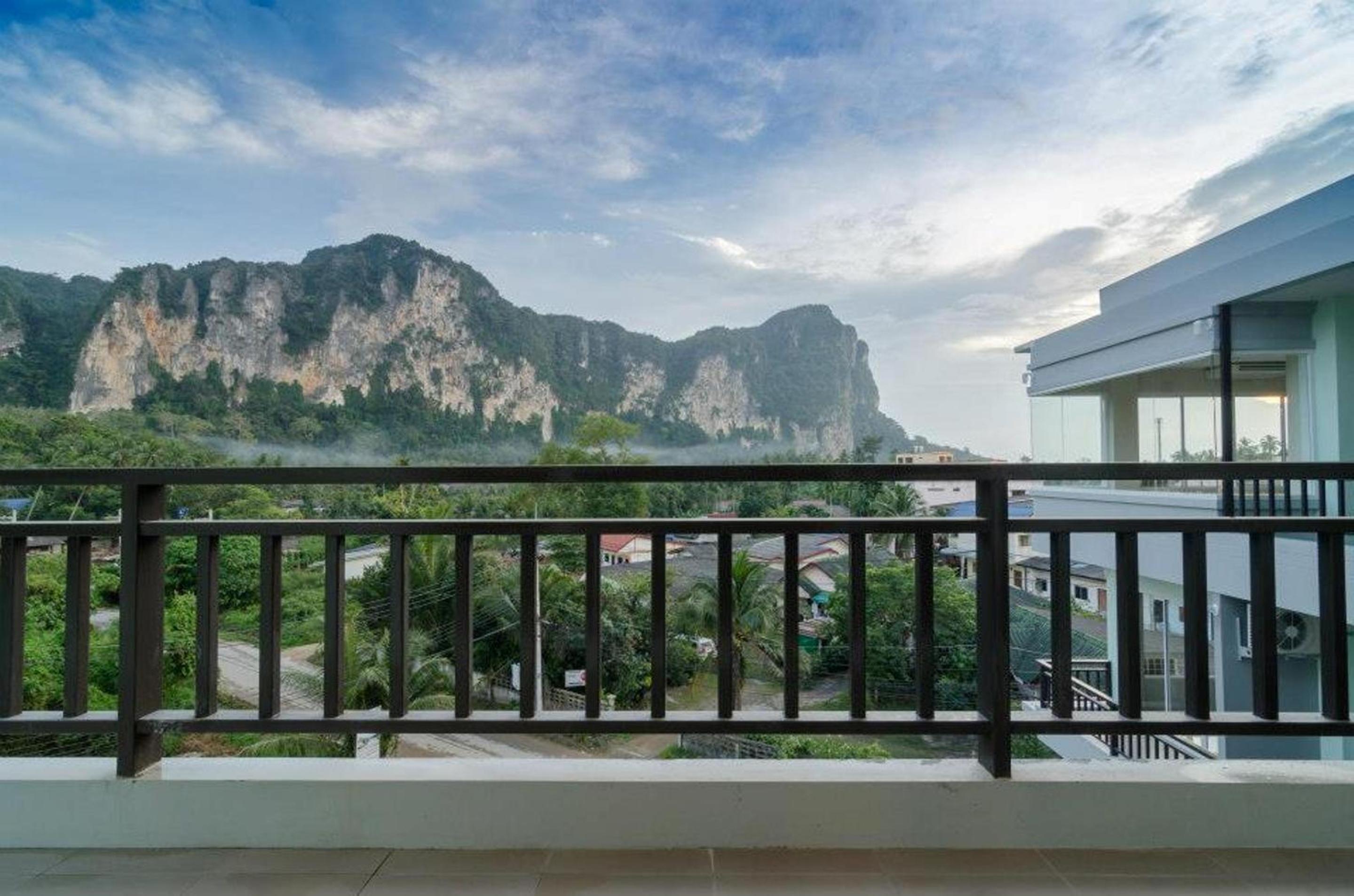 Standard Double Room with Pool View - Photo 6
