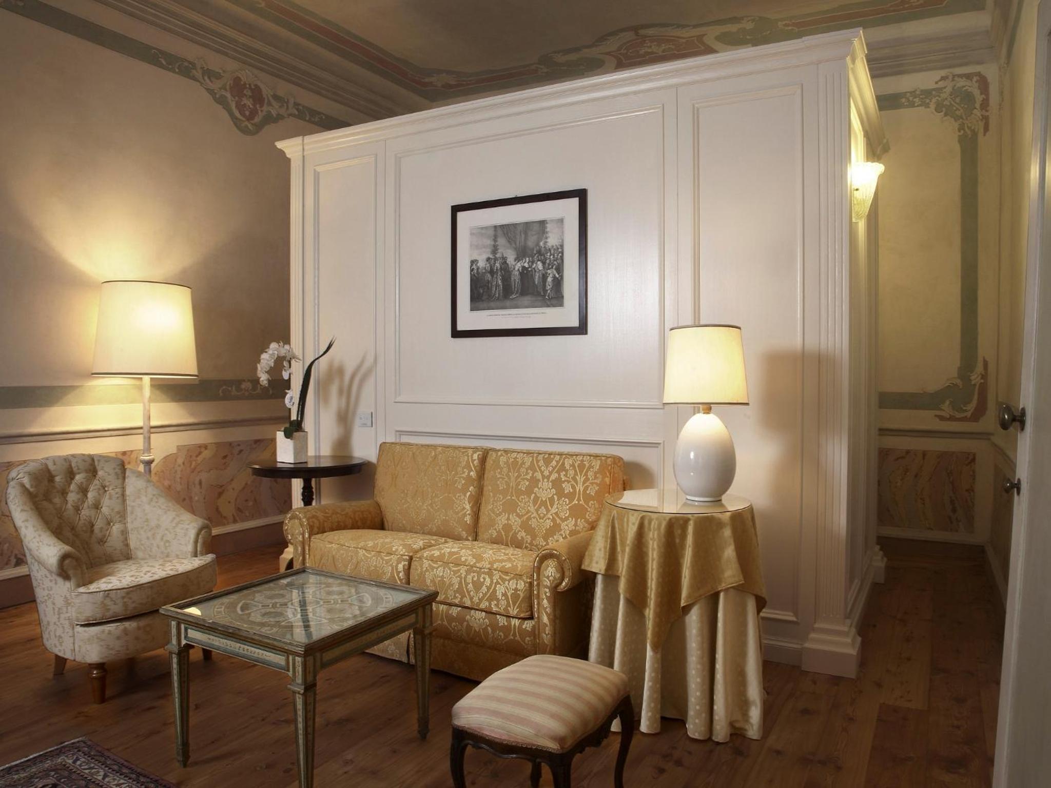 Suite - Main Building - Photo 3