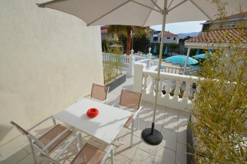 Apartment with Terrace photo 2