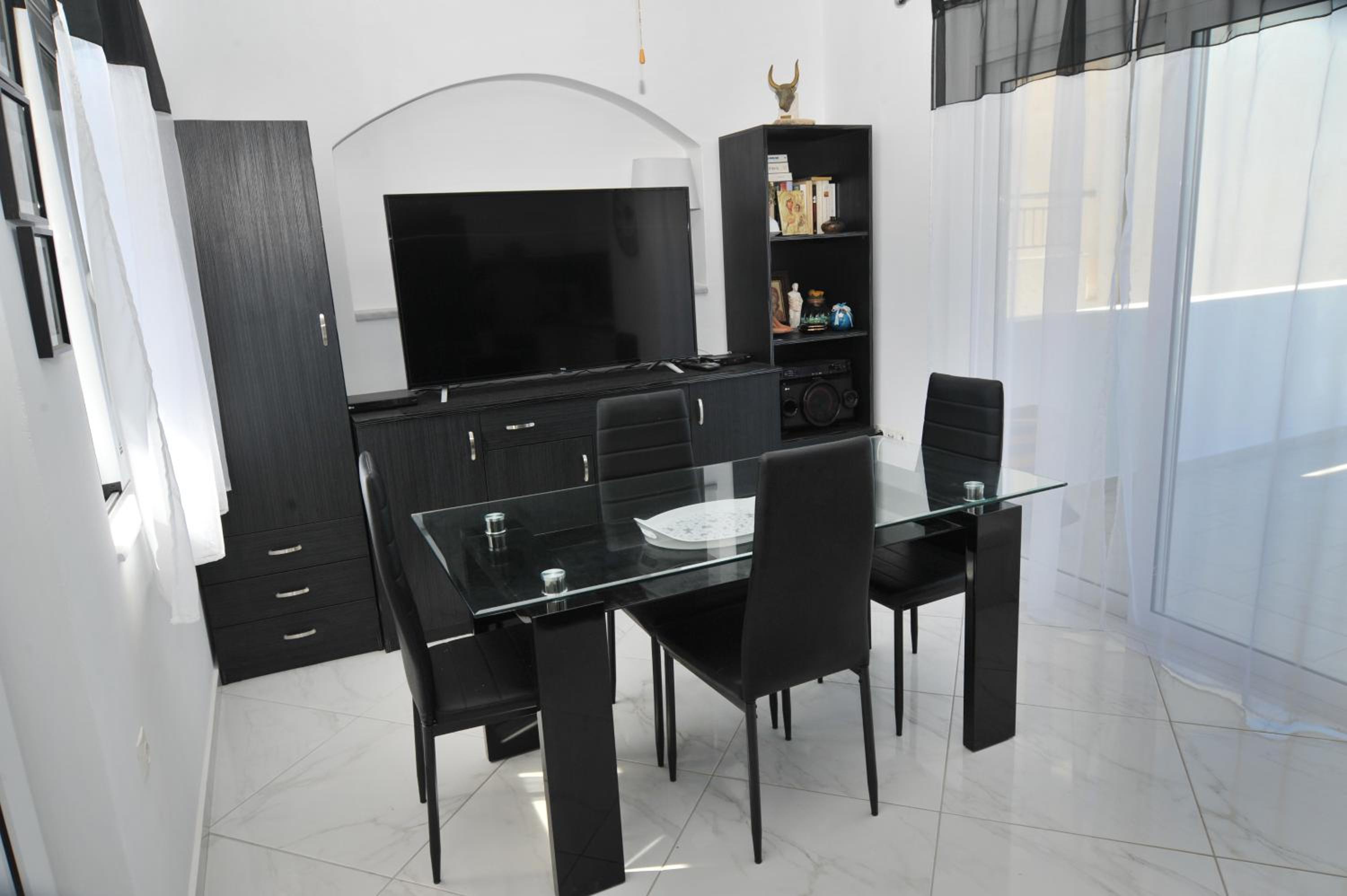 Four-Bedroom House photo 2