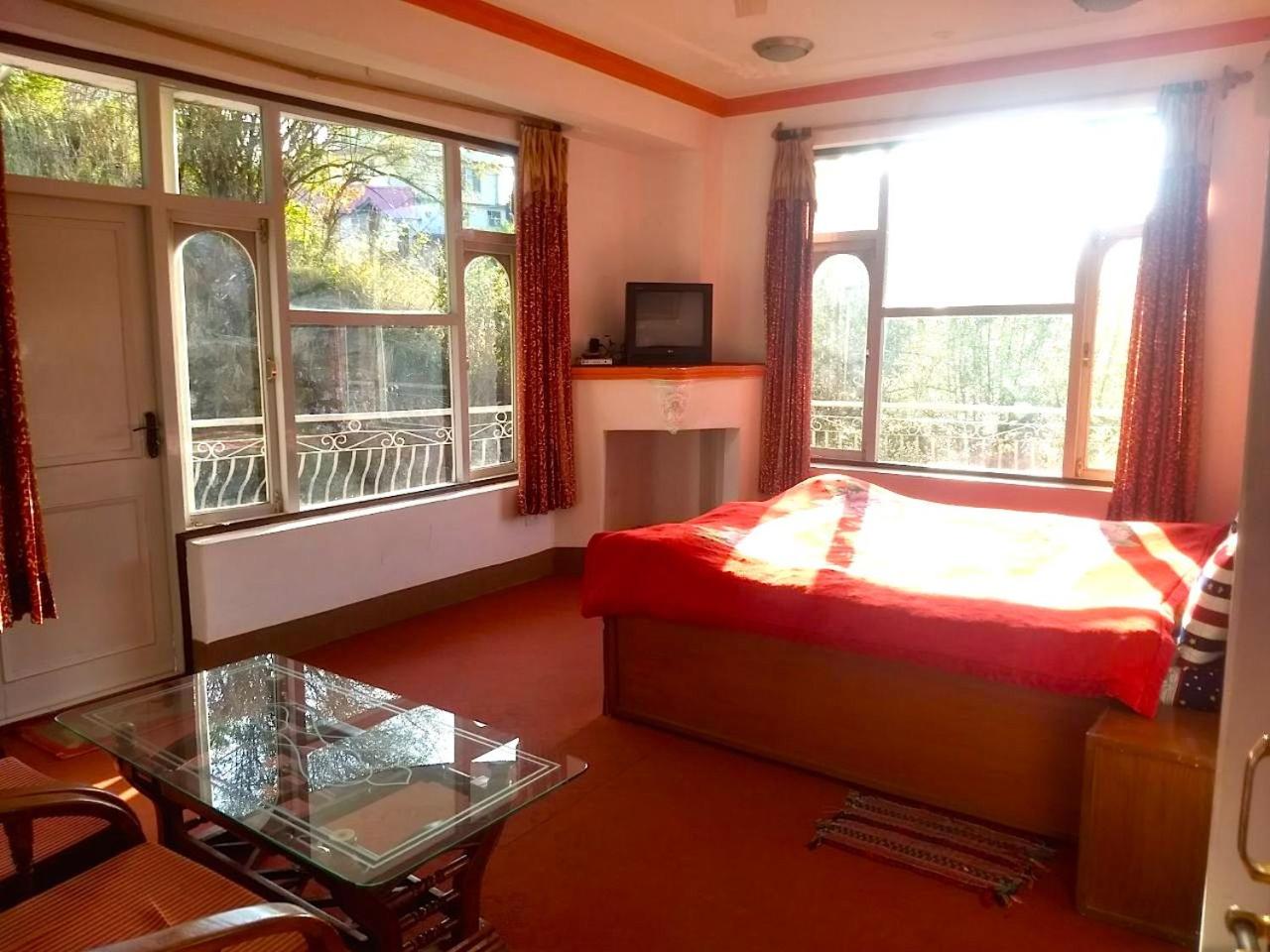 Deluxe Double Room (2 Adults + 1 Child) - Photo 2