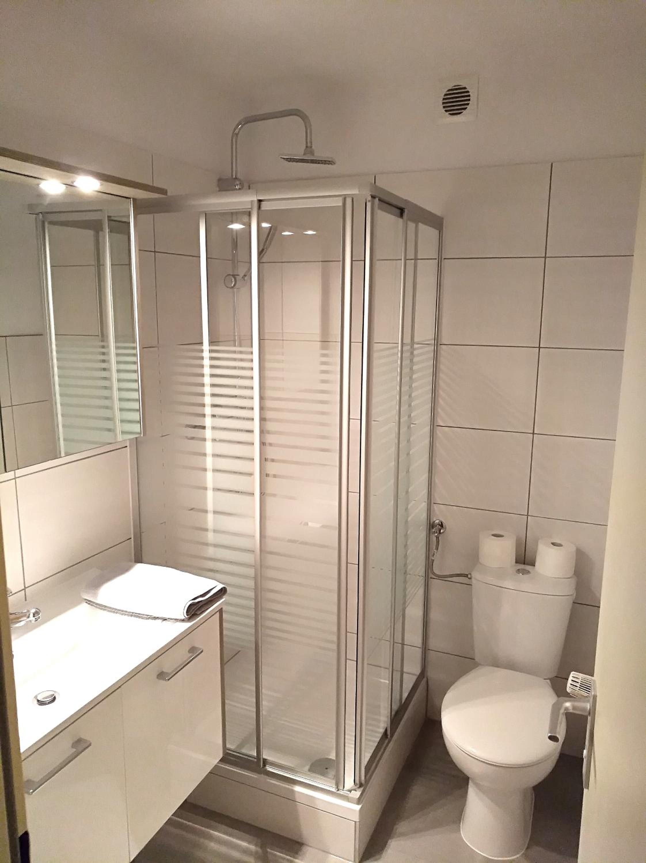 Double Room - Photo 16