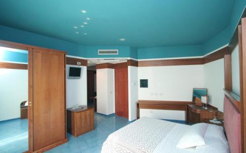 Double Room with  Sea-View Terrace photo 3