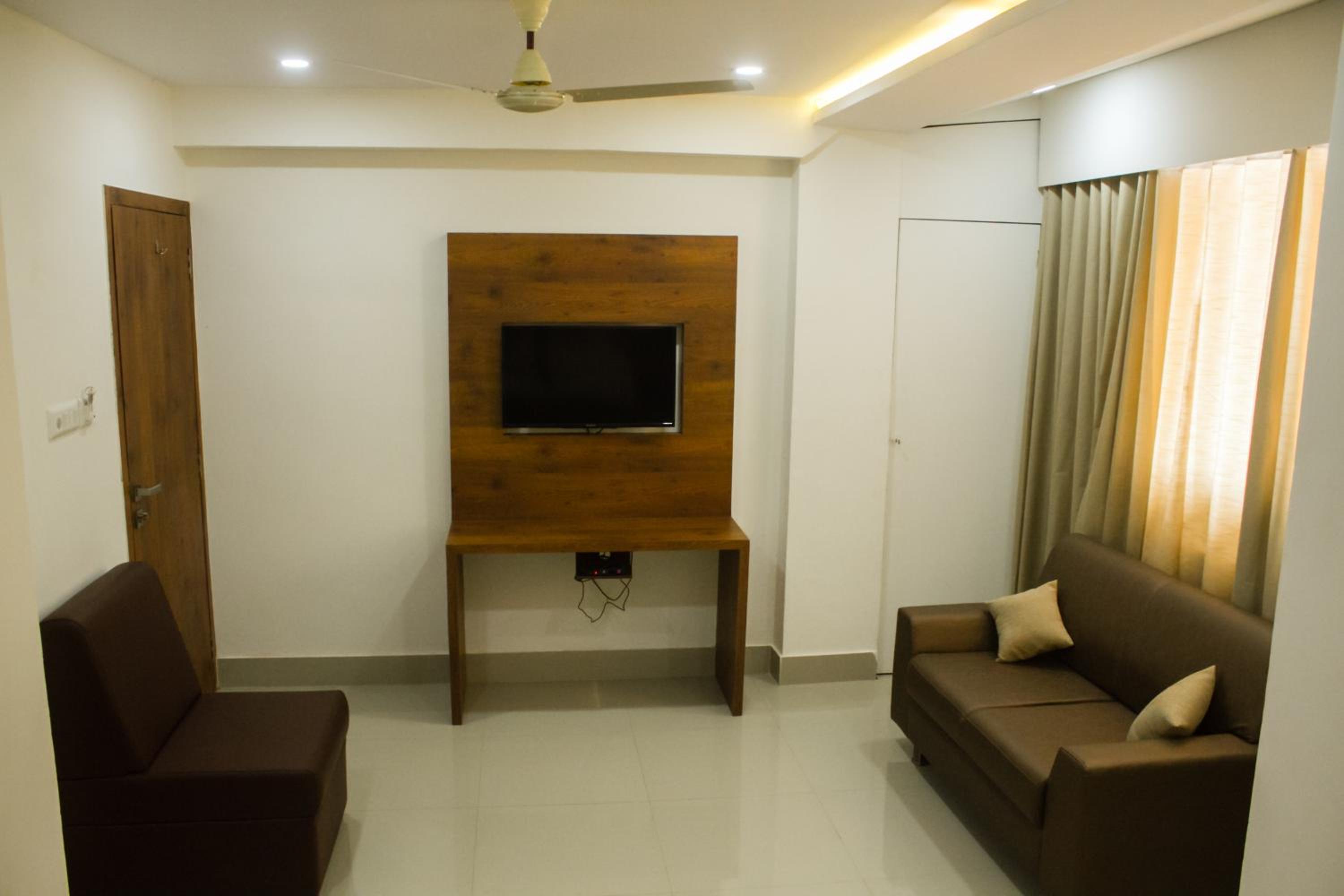 Deluxe Double Room - Photo 9