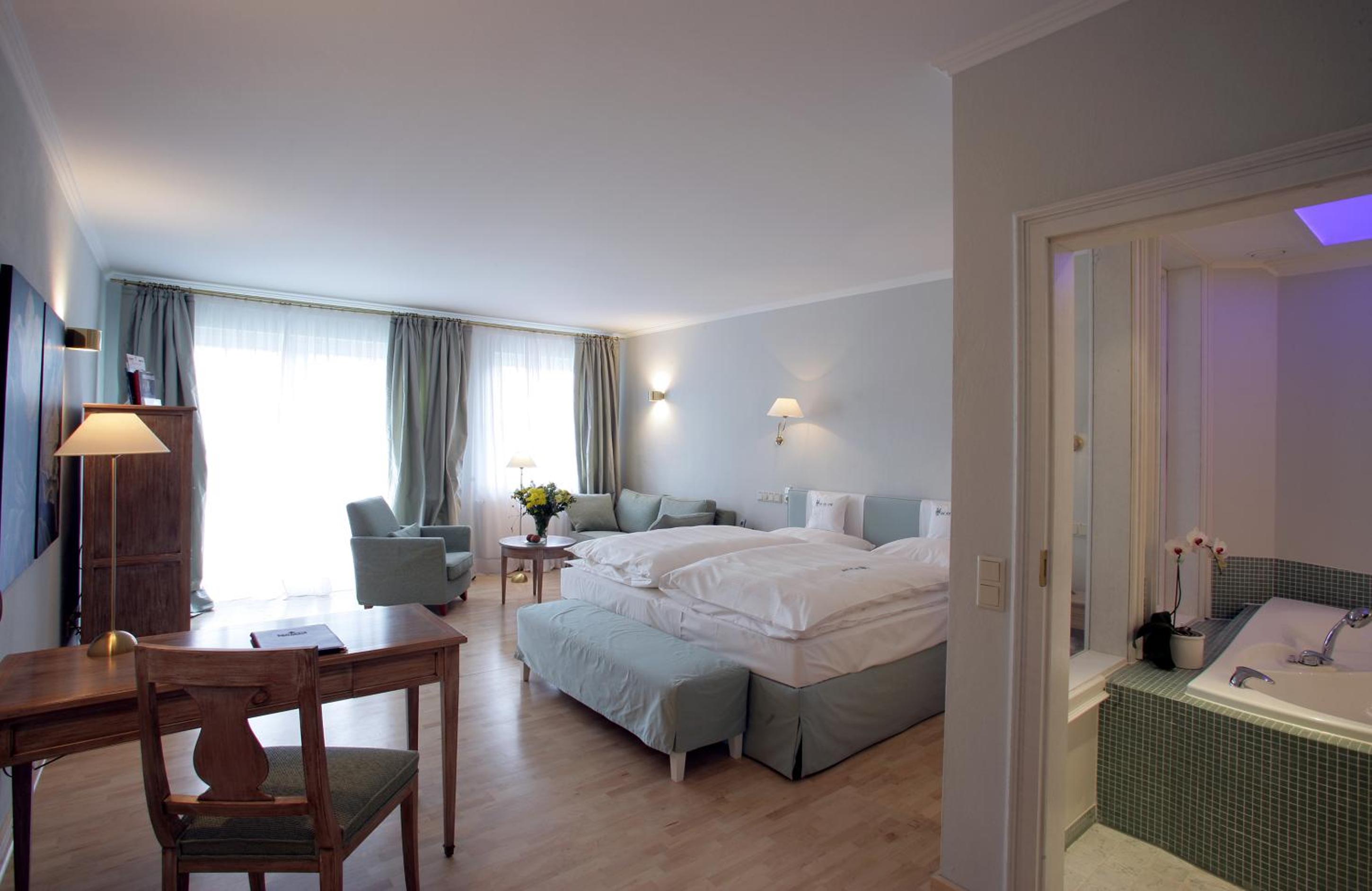 Deluxe Junior Suite photo 2