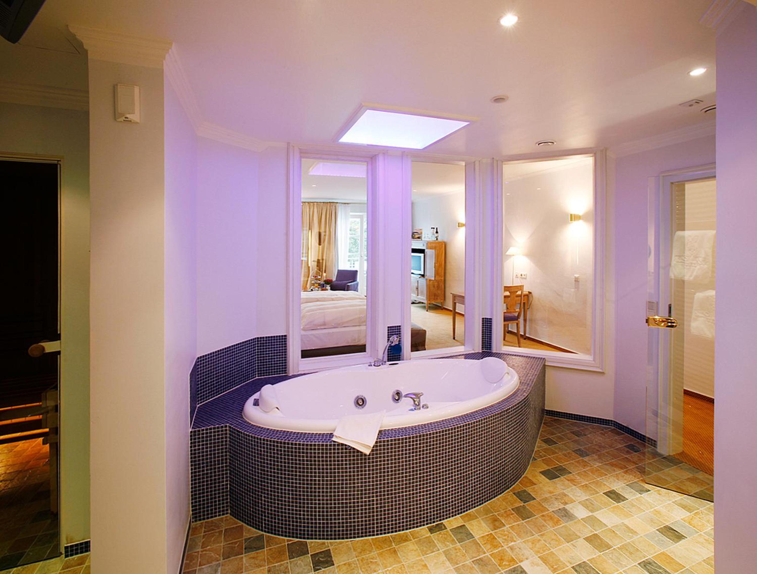 Deluxe Junior Suite photo 3