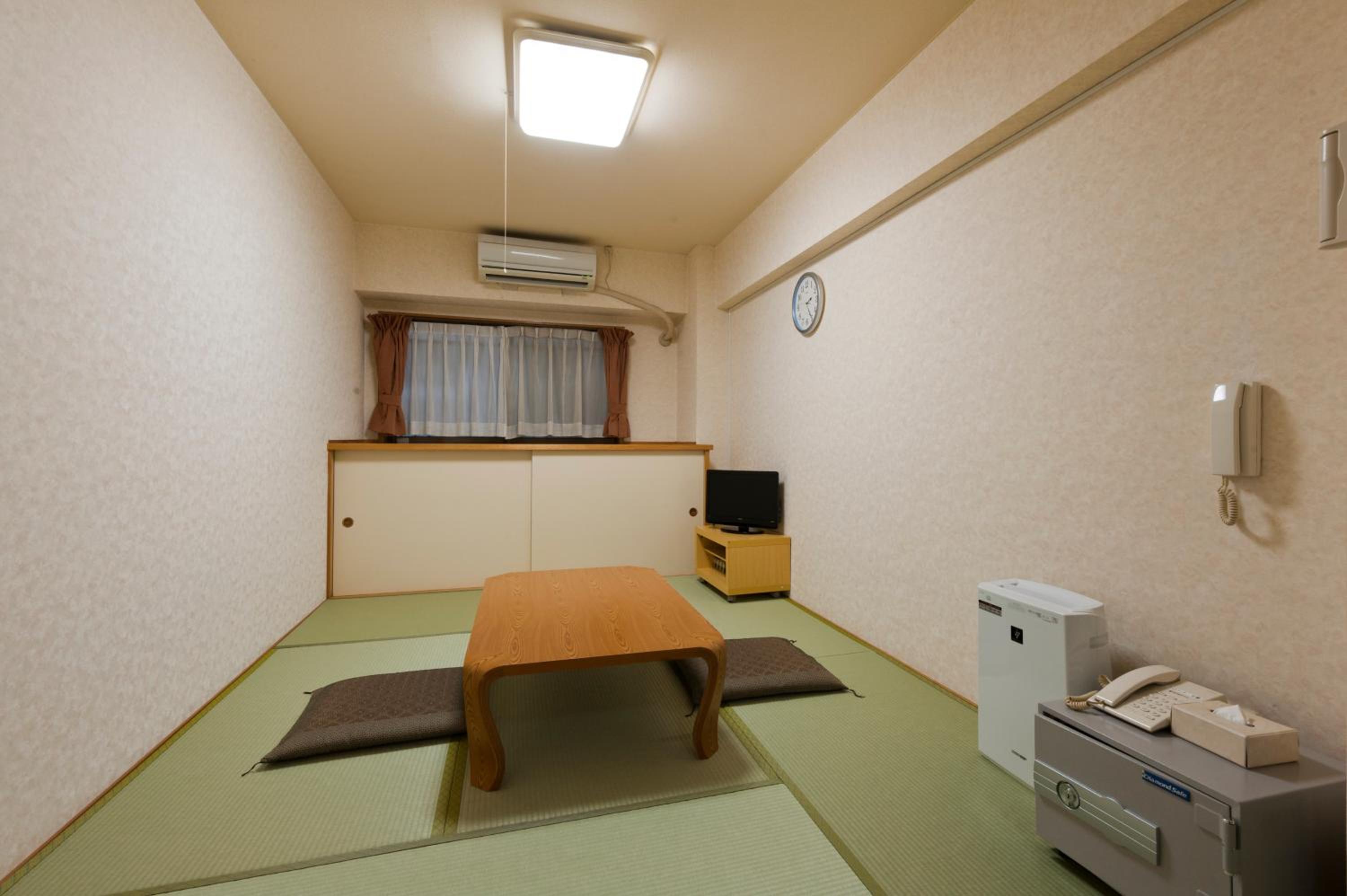 Japanese-Style Economy Room - Photo 3