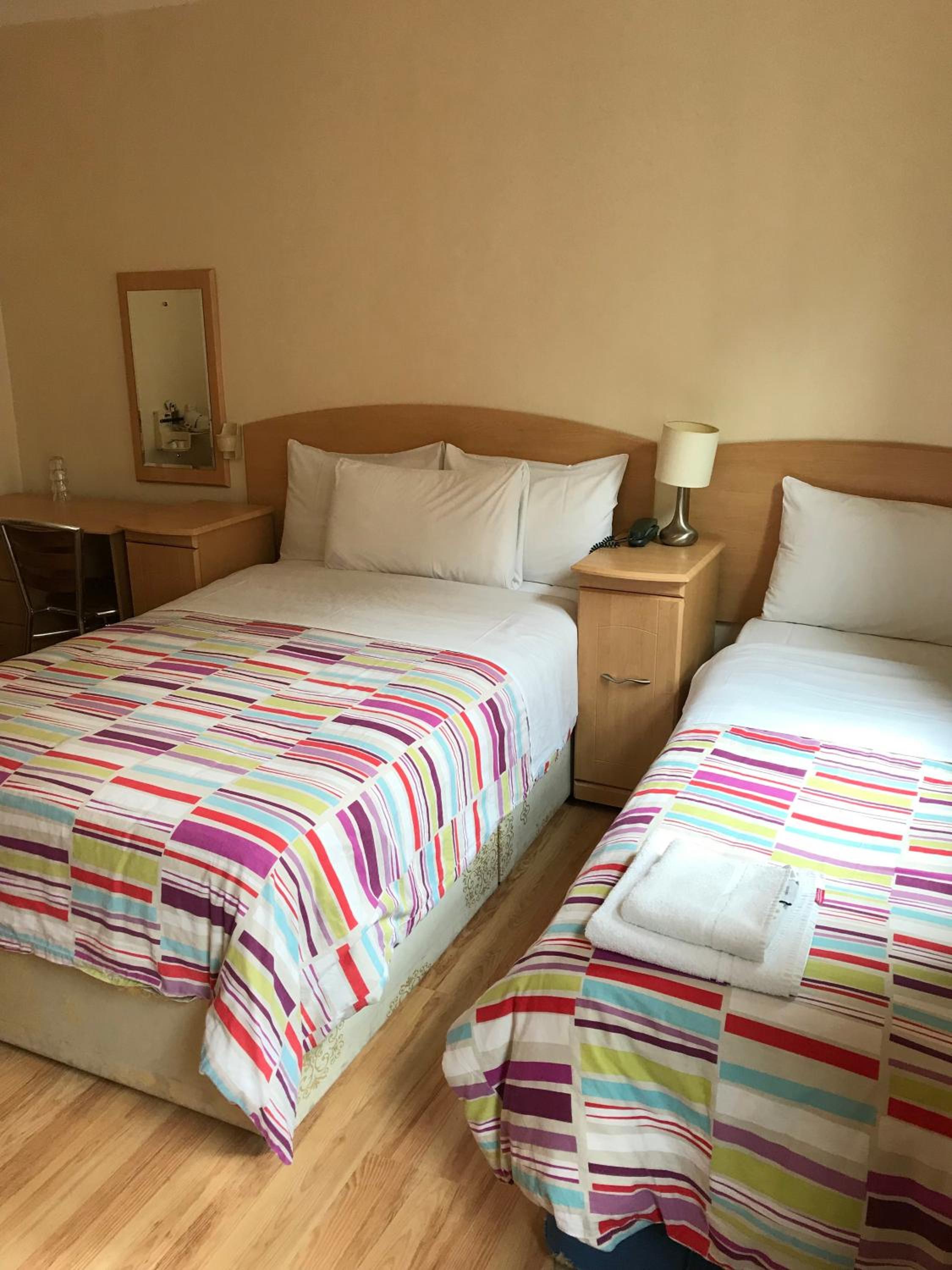 Twin Room with Private Bathroom photo 3