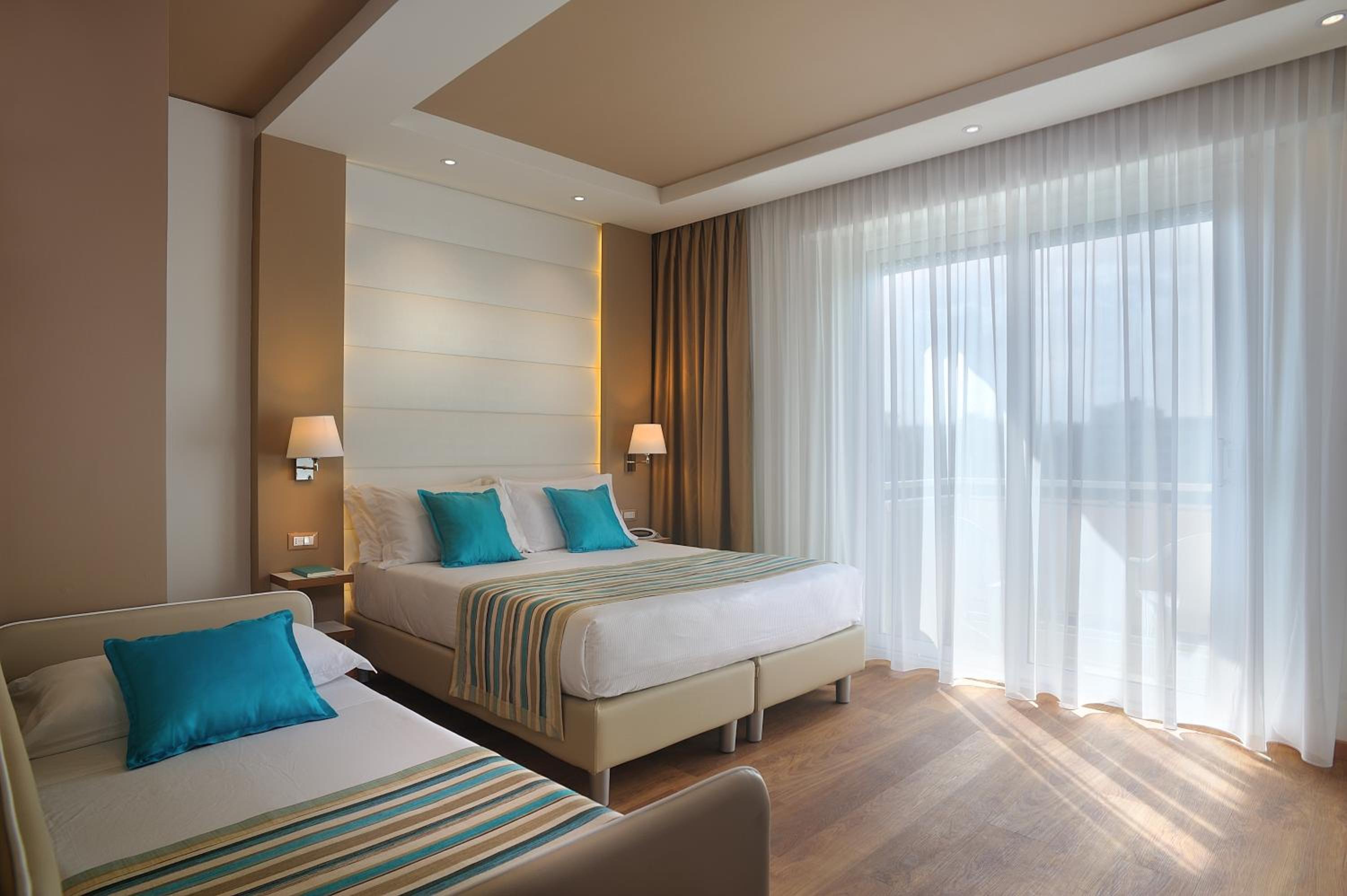 Deluxe Triple Room photo 2