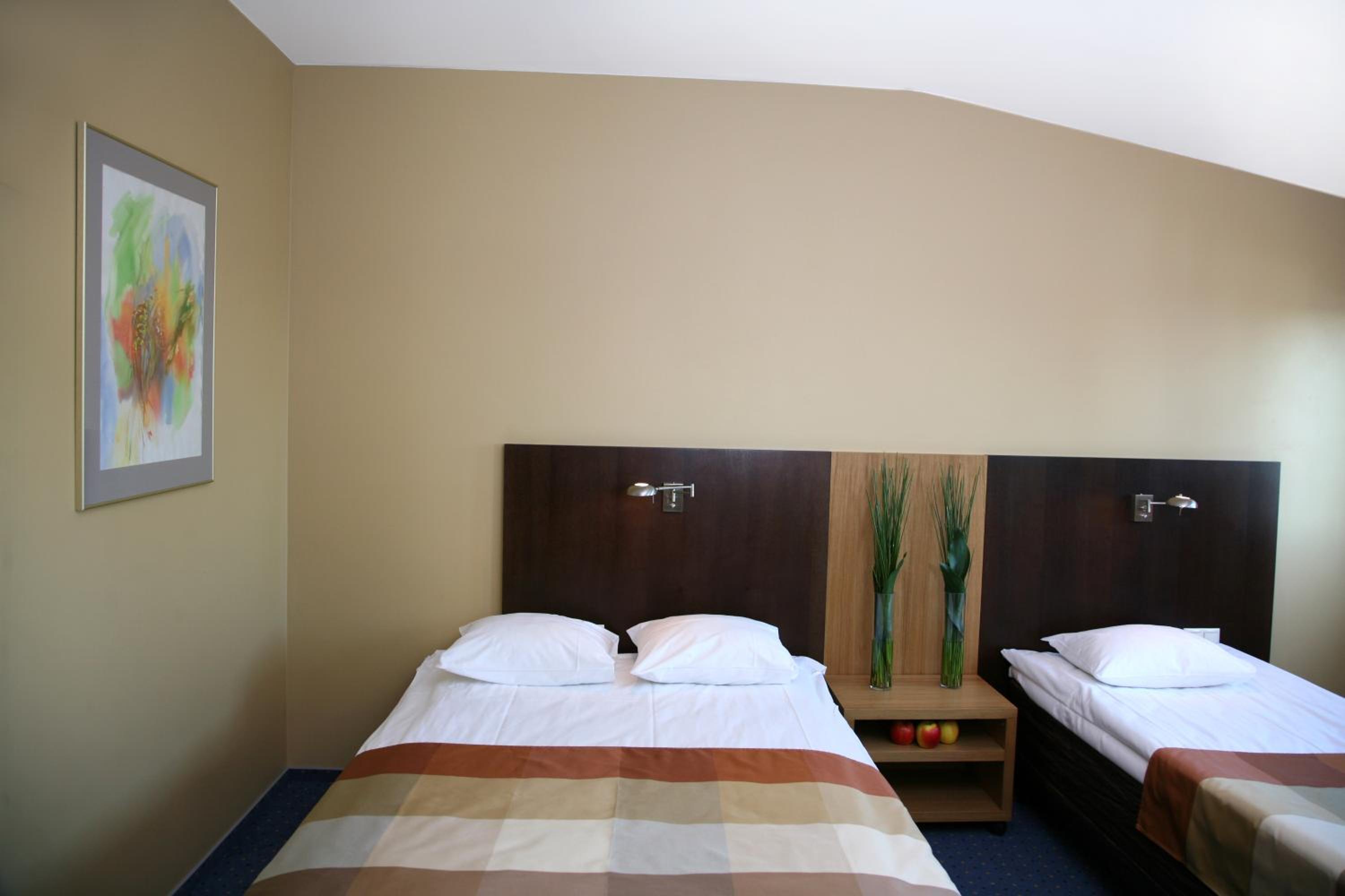 Standard Double or Twin Room - Photo 11