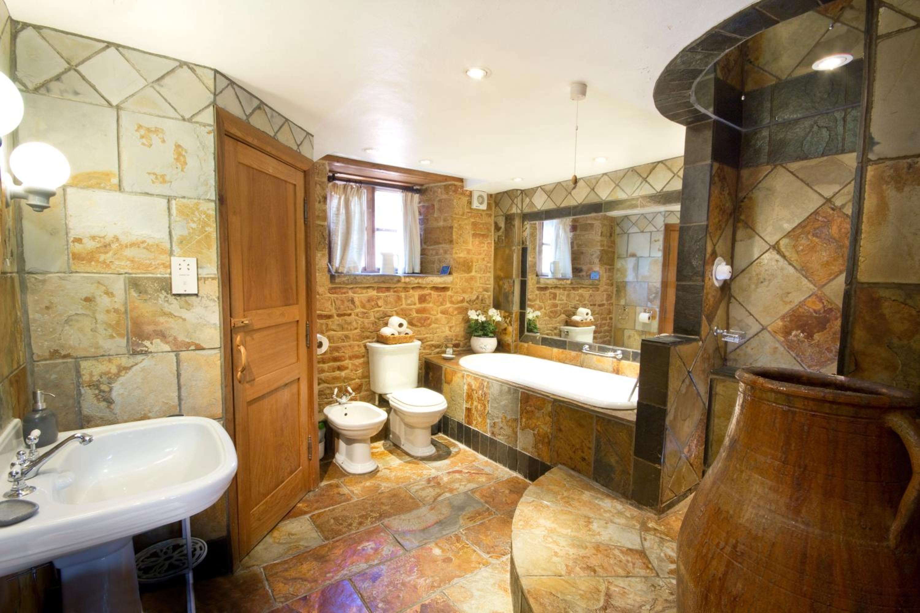 Two-Bedroom House - Photo 11