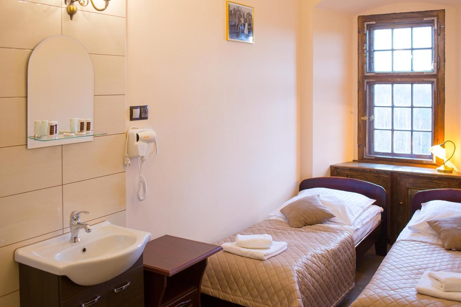 Single Room with Shared Bathroom photo 2