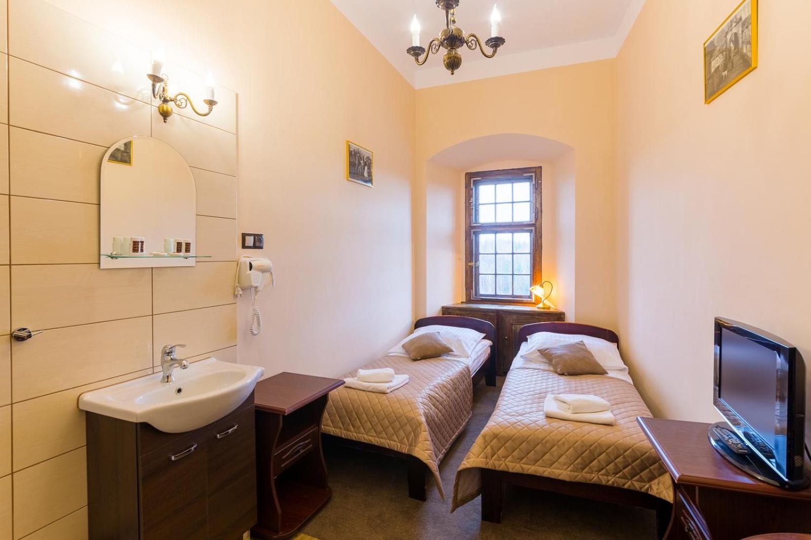 Double or Twin Room with Shared Bathroom photo 1