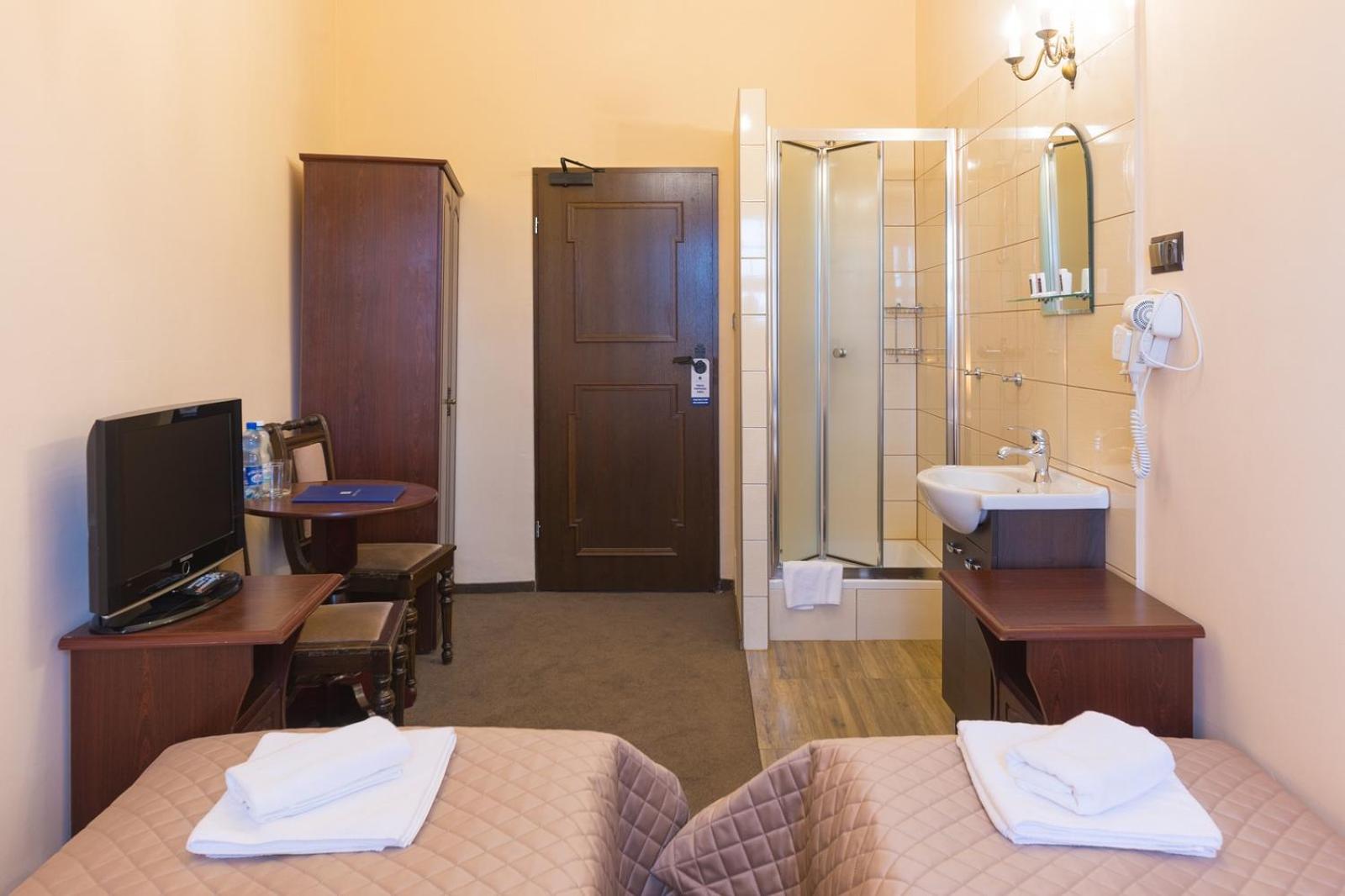 Single Room with Shared Bathroom photo 1