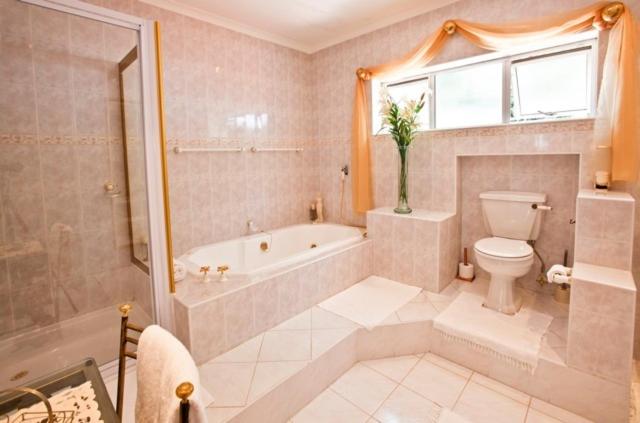 Queen Room - Photo 9