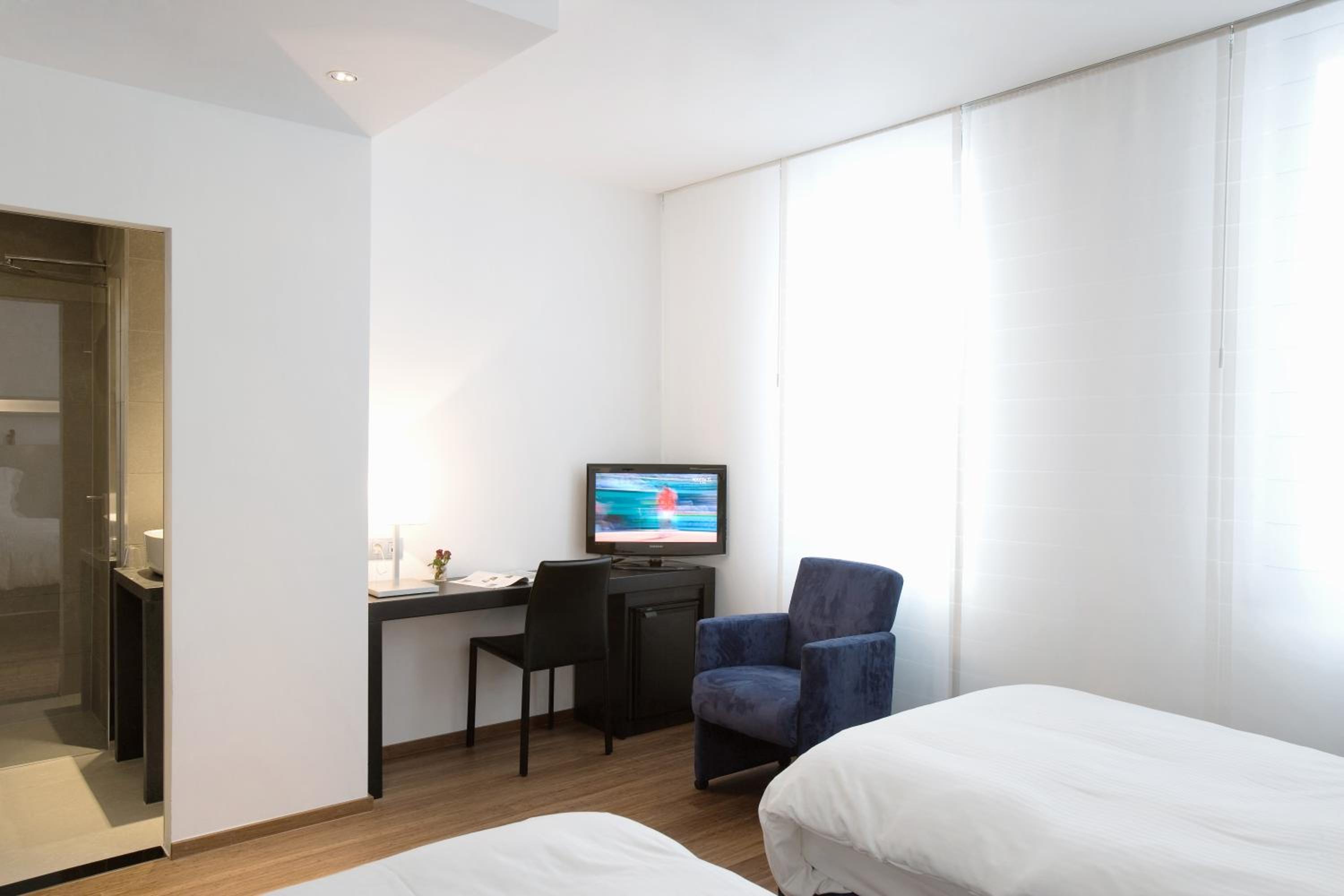 Twin Room - Photo 1