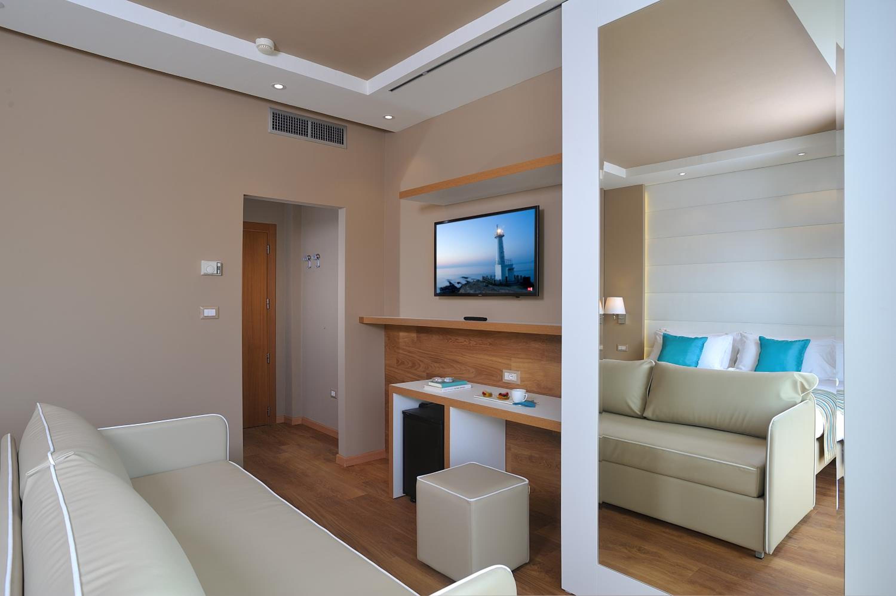 Deluxe Triple Room photo 3