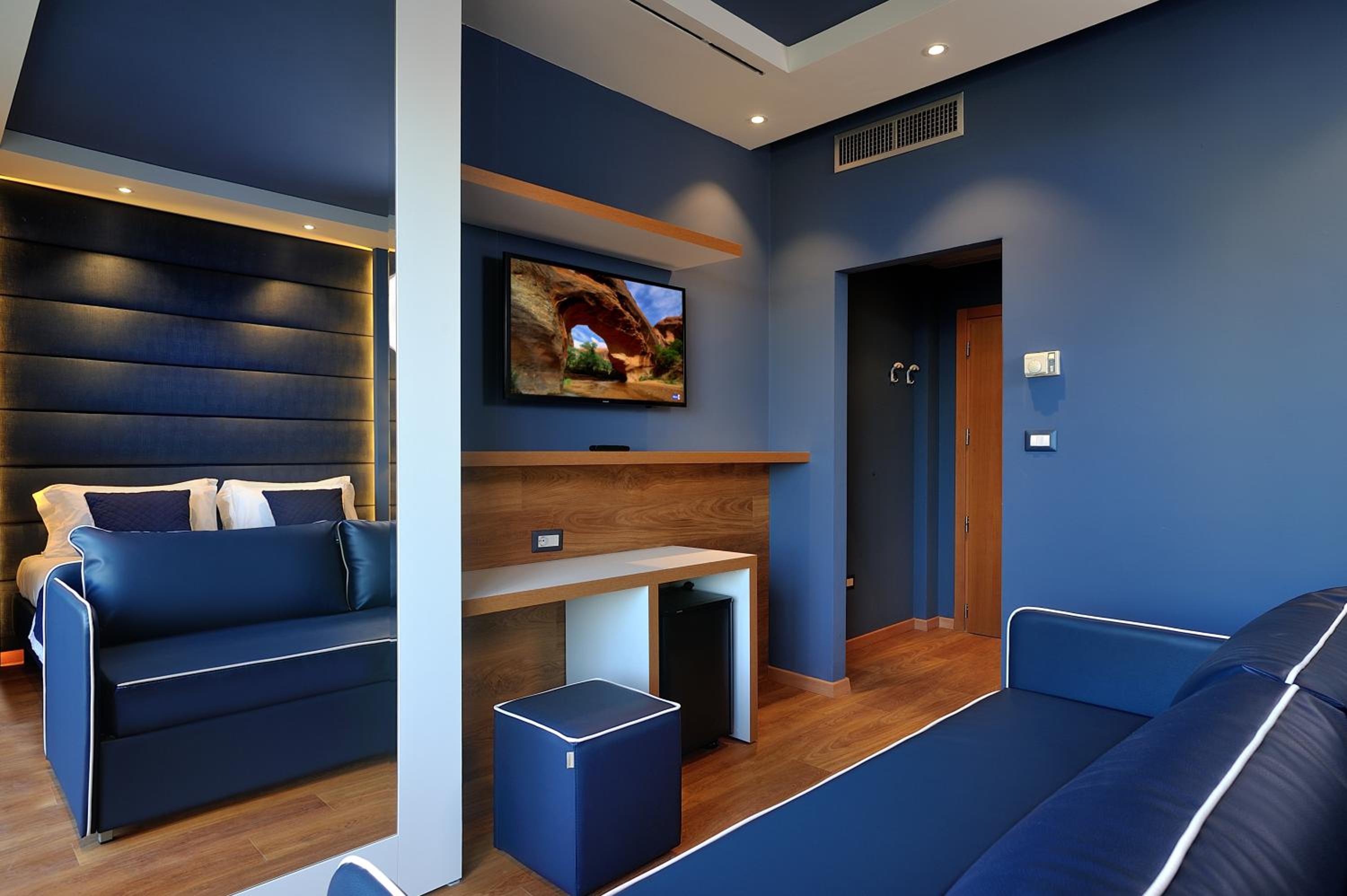 Superior Double or Twin Room with Balcony photo 2
