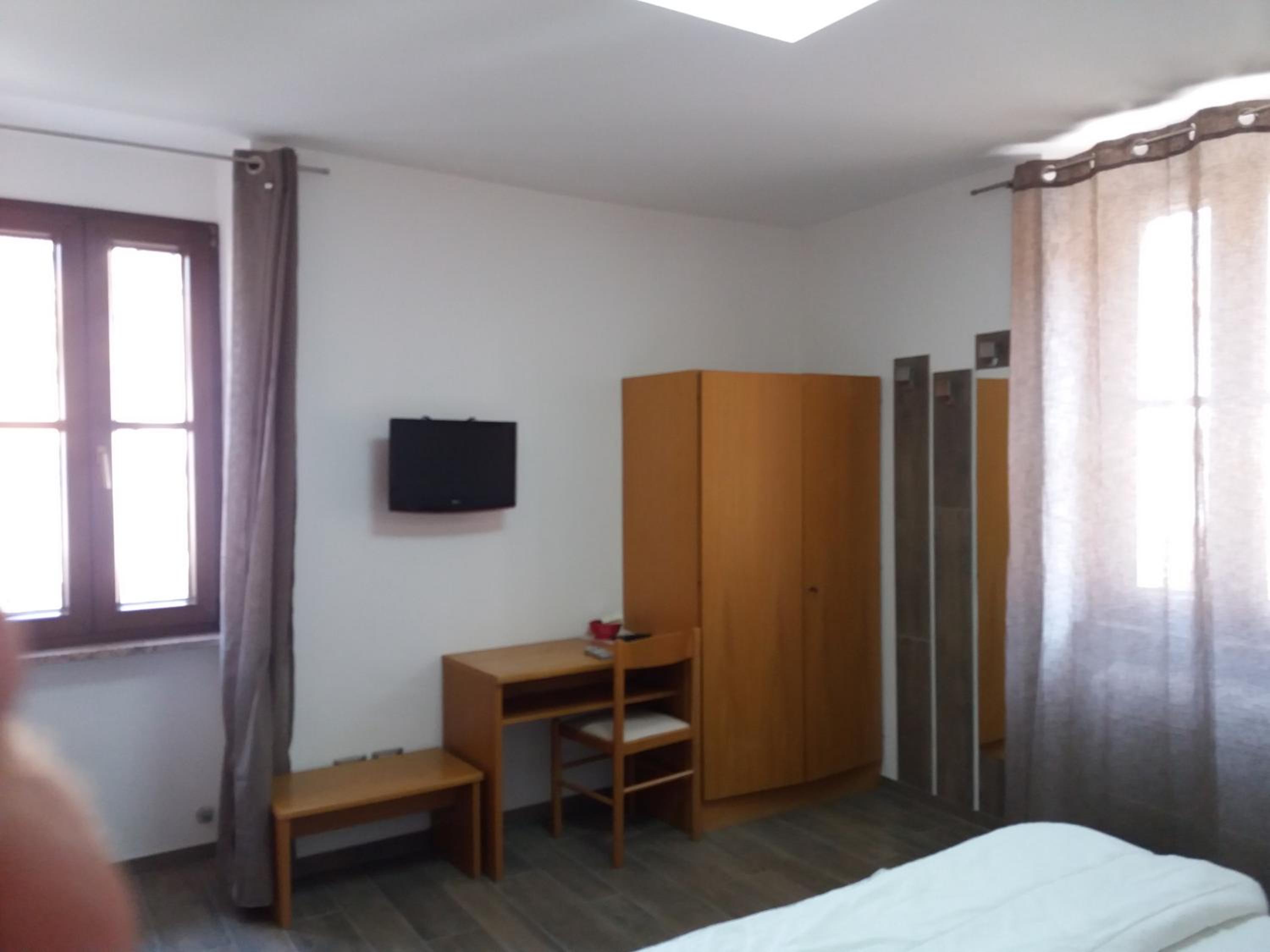 Double or Twin Room - Photo 4