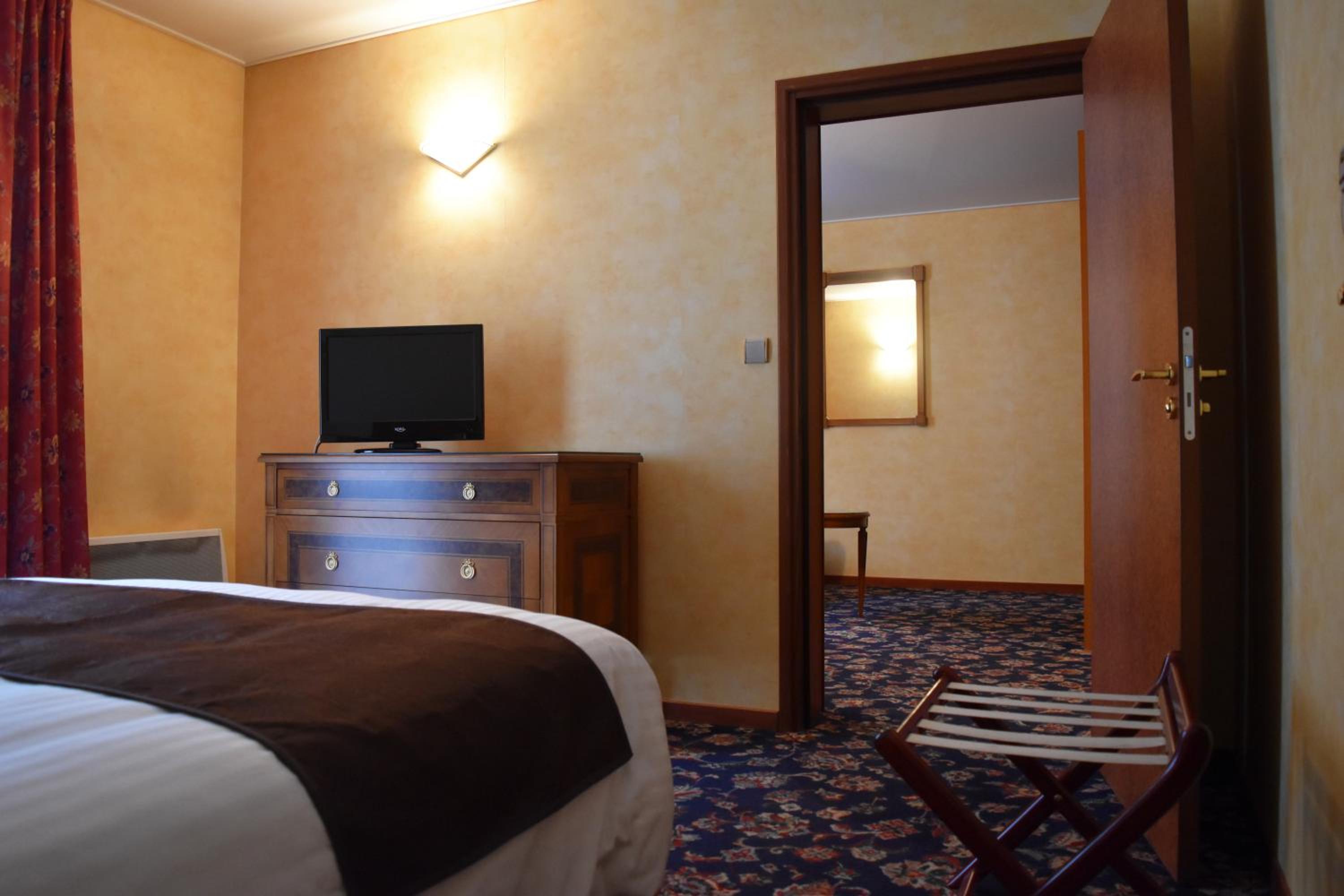 Suite - Photo 2