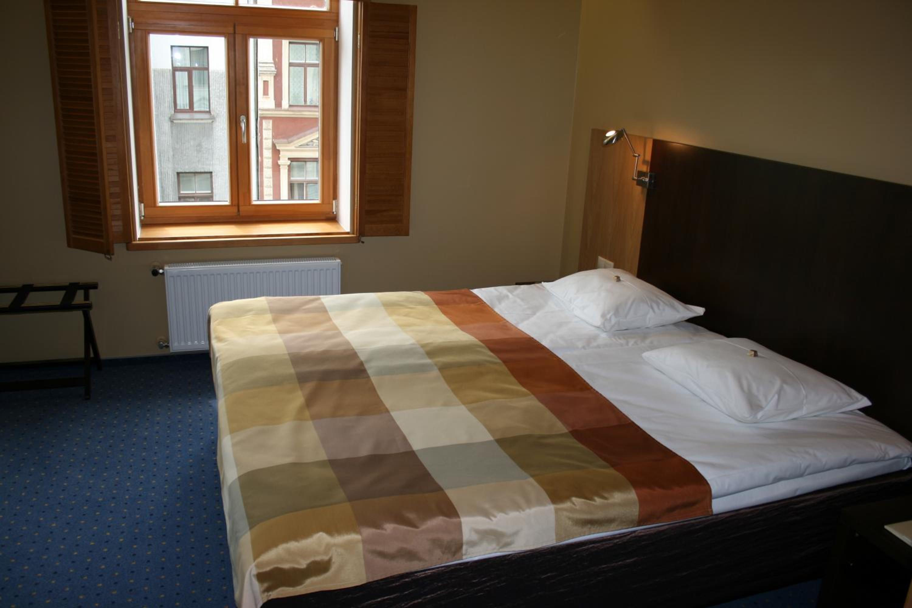 Standard Double or Twin Room - Photo 9
