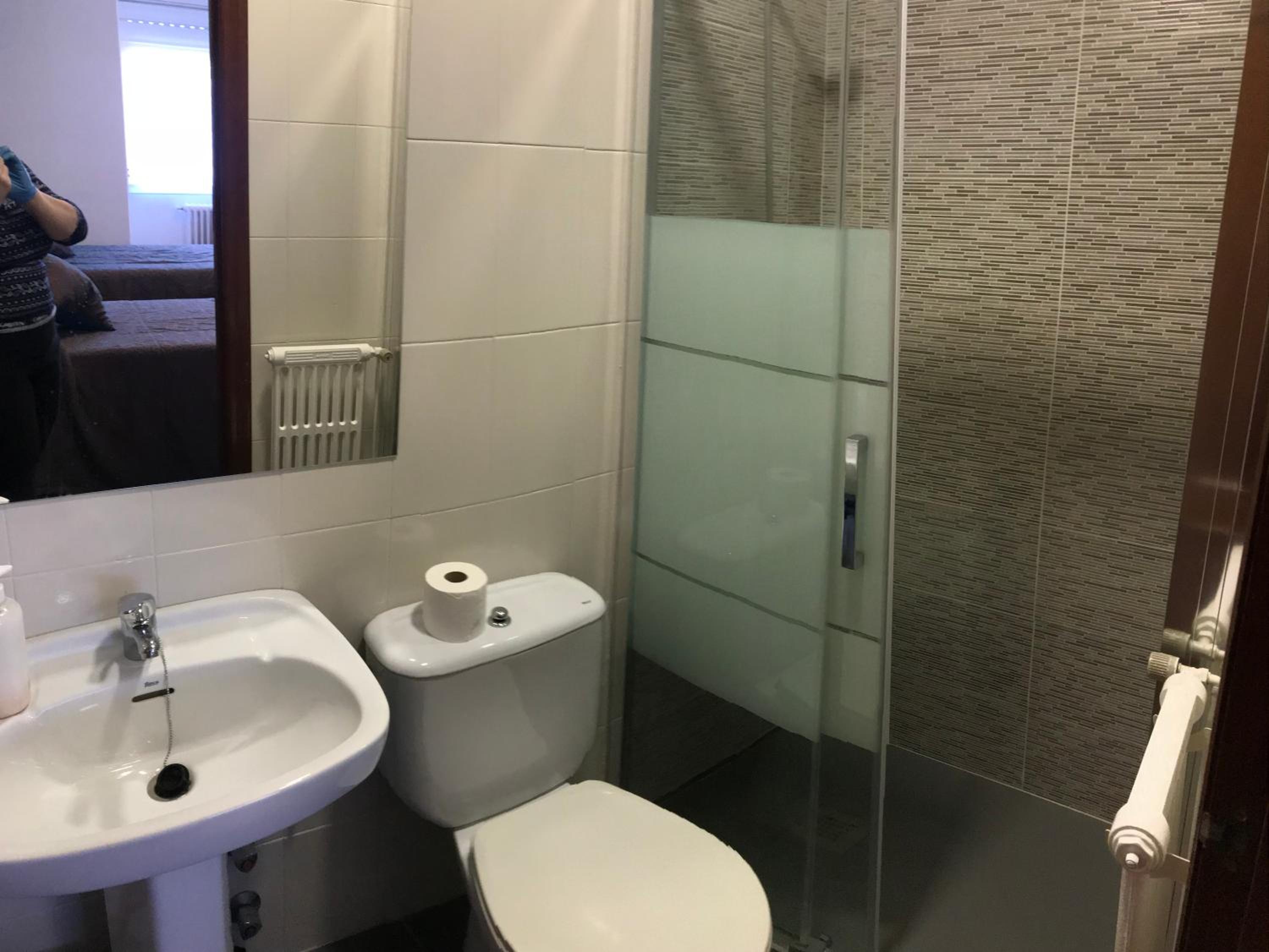 Double or Twin Room with Bathroom - Photo 14