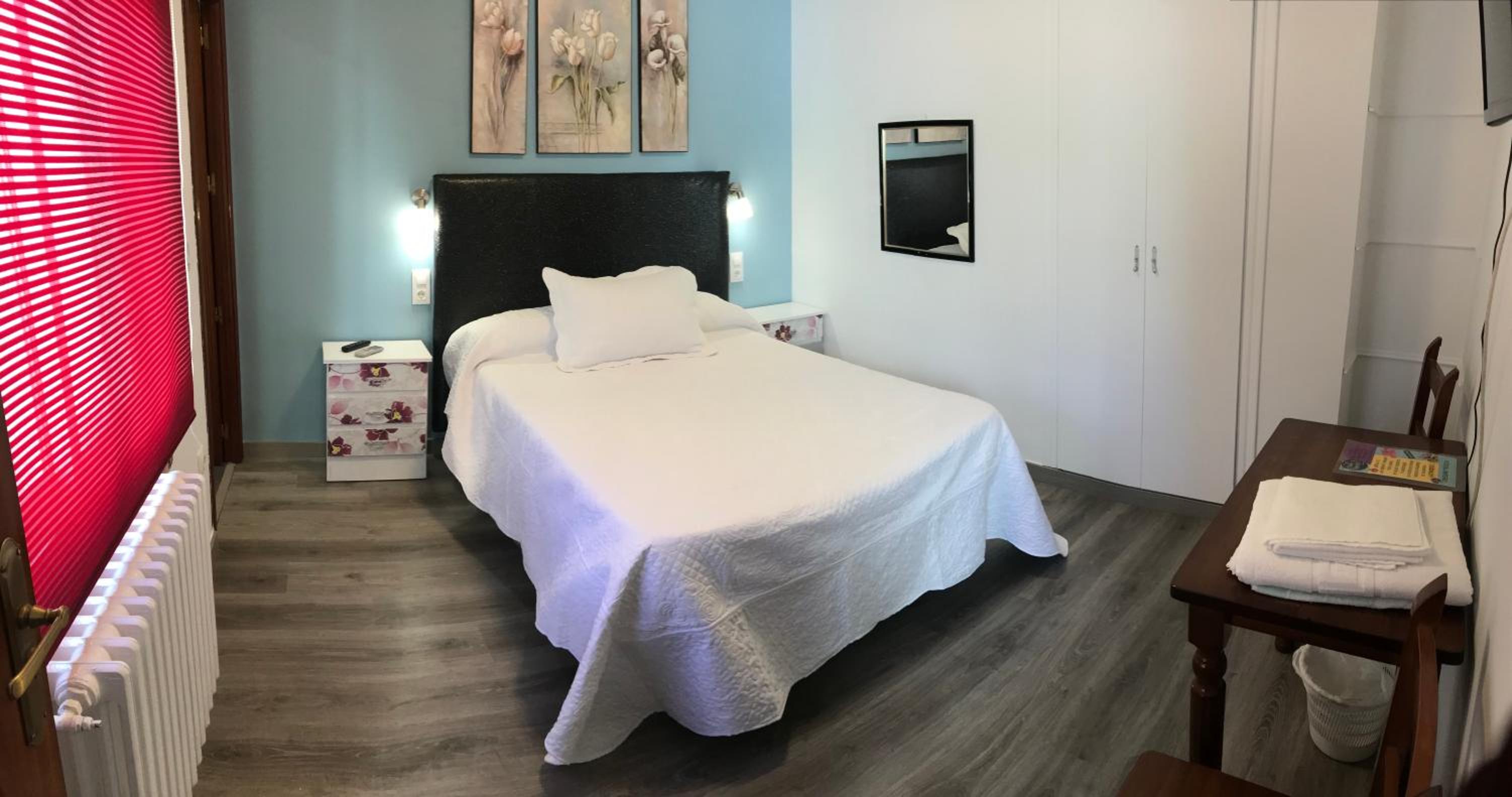 Double or Twin Room with Bathroom - Photo 7