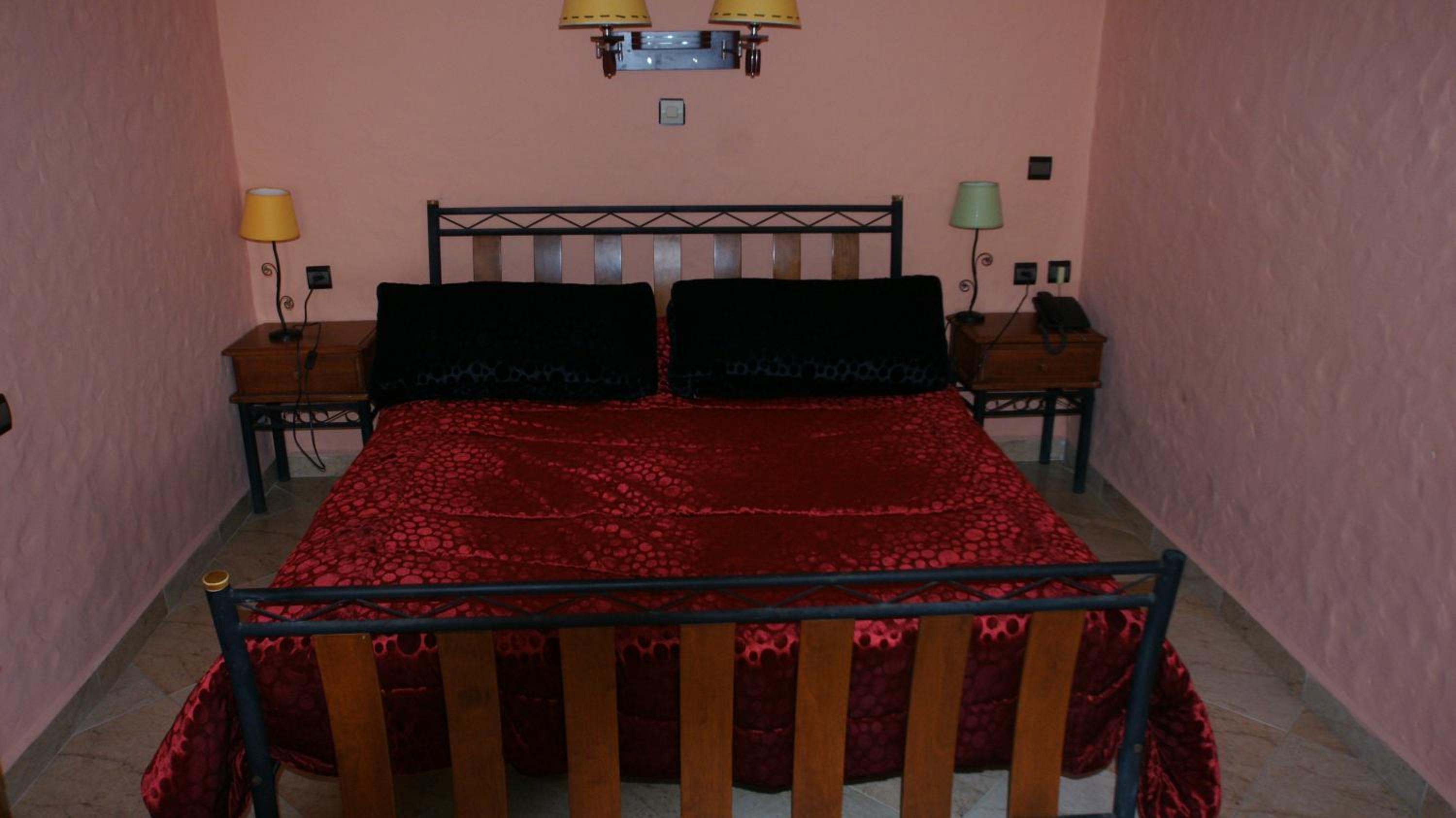 Large Suite photo 2
