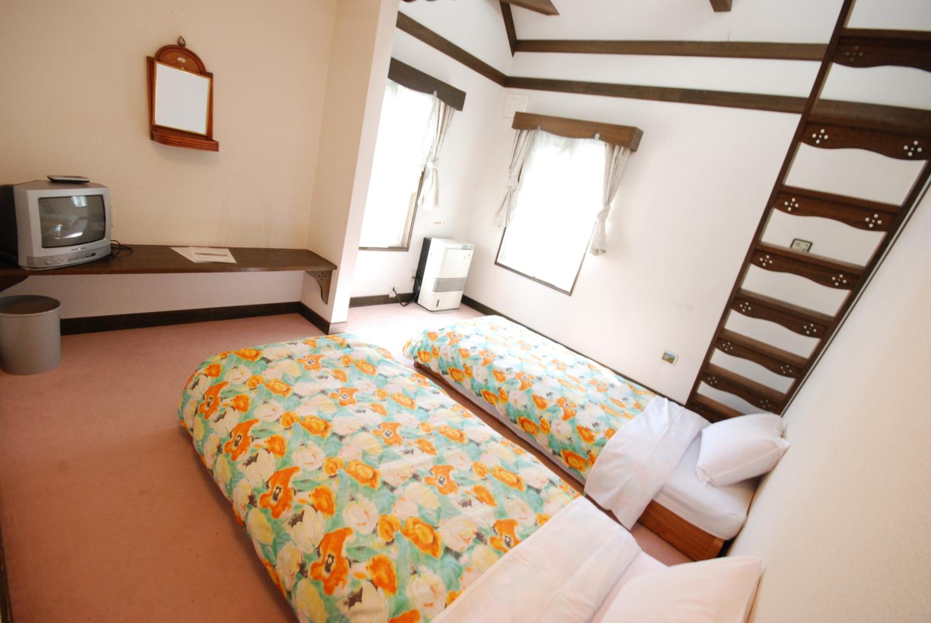 Triple Room with Shared Bathroom photo 3
