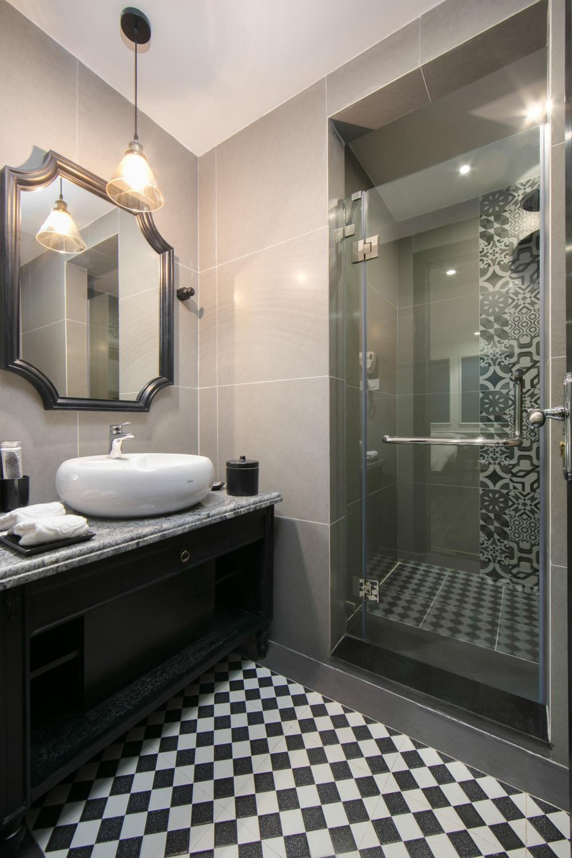 Deluxe Double or Twin Room thumbnail 5