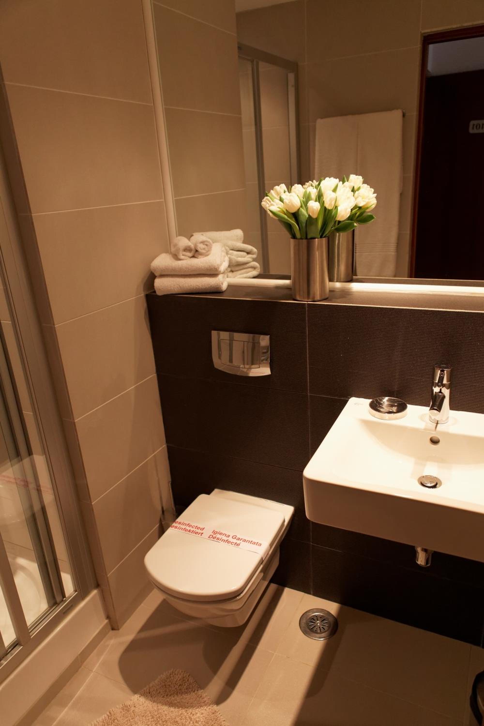 Standard Double Room - Photo 5