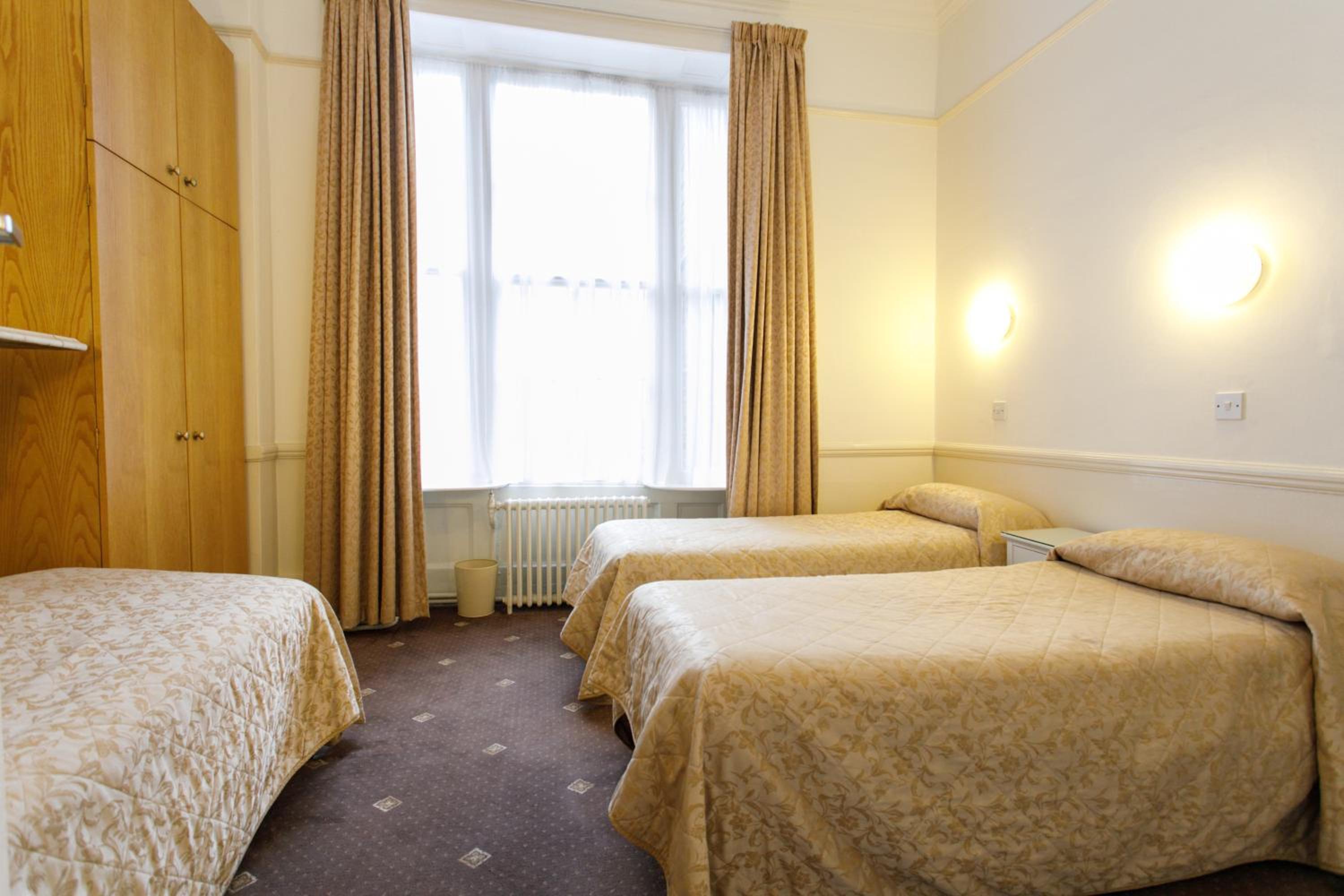 Triple Room with Bathroom