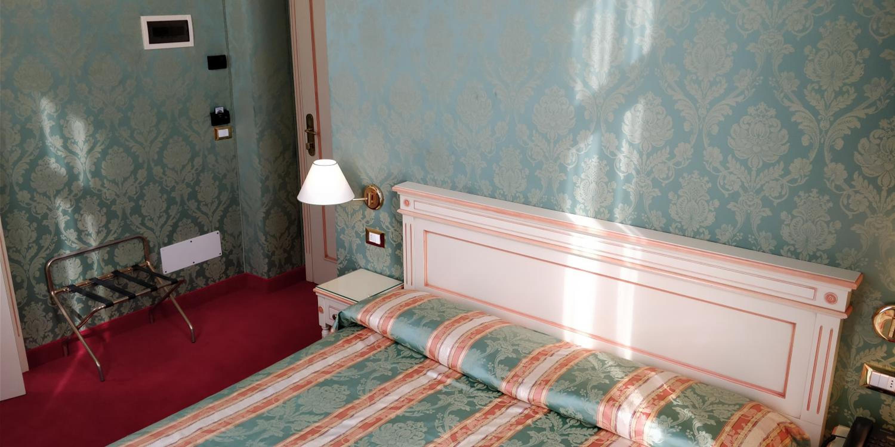 Standard Double Room - Photo 6