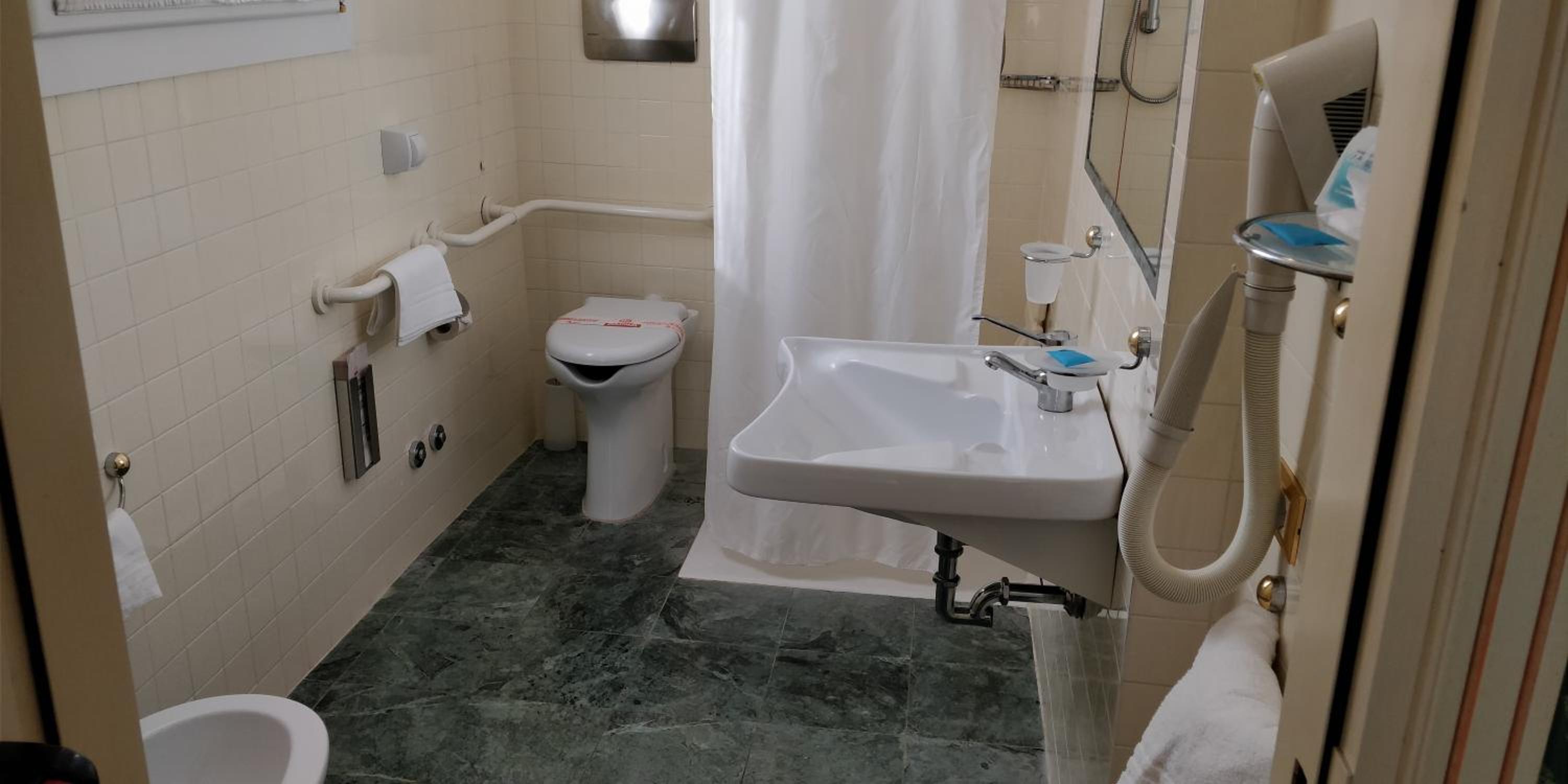 Standard Double Room - Photo 3