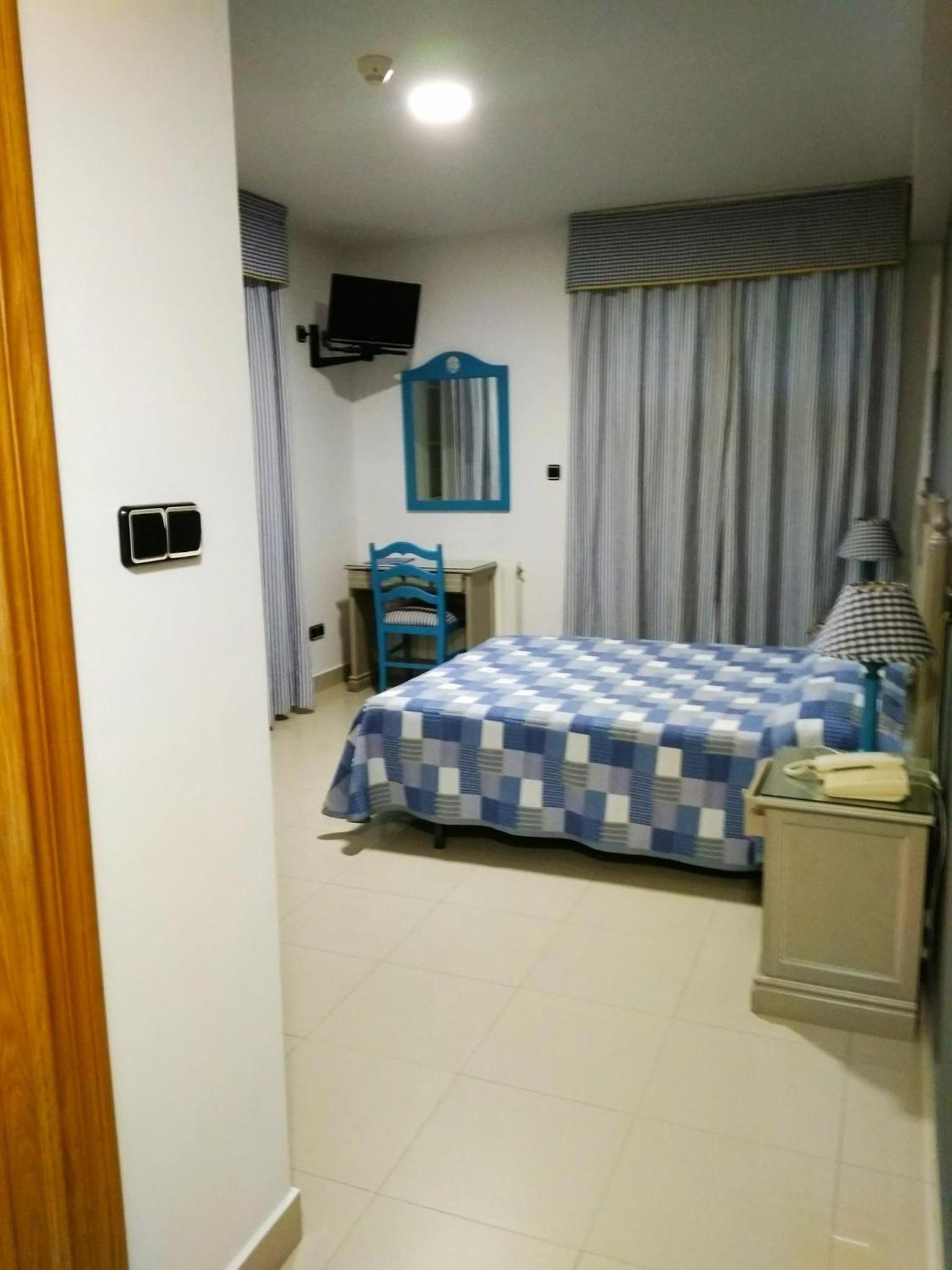Habitación Doble con Vista al Mar Frontal y Balcón