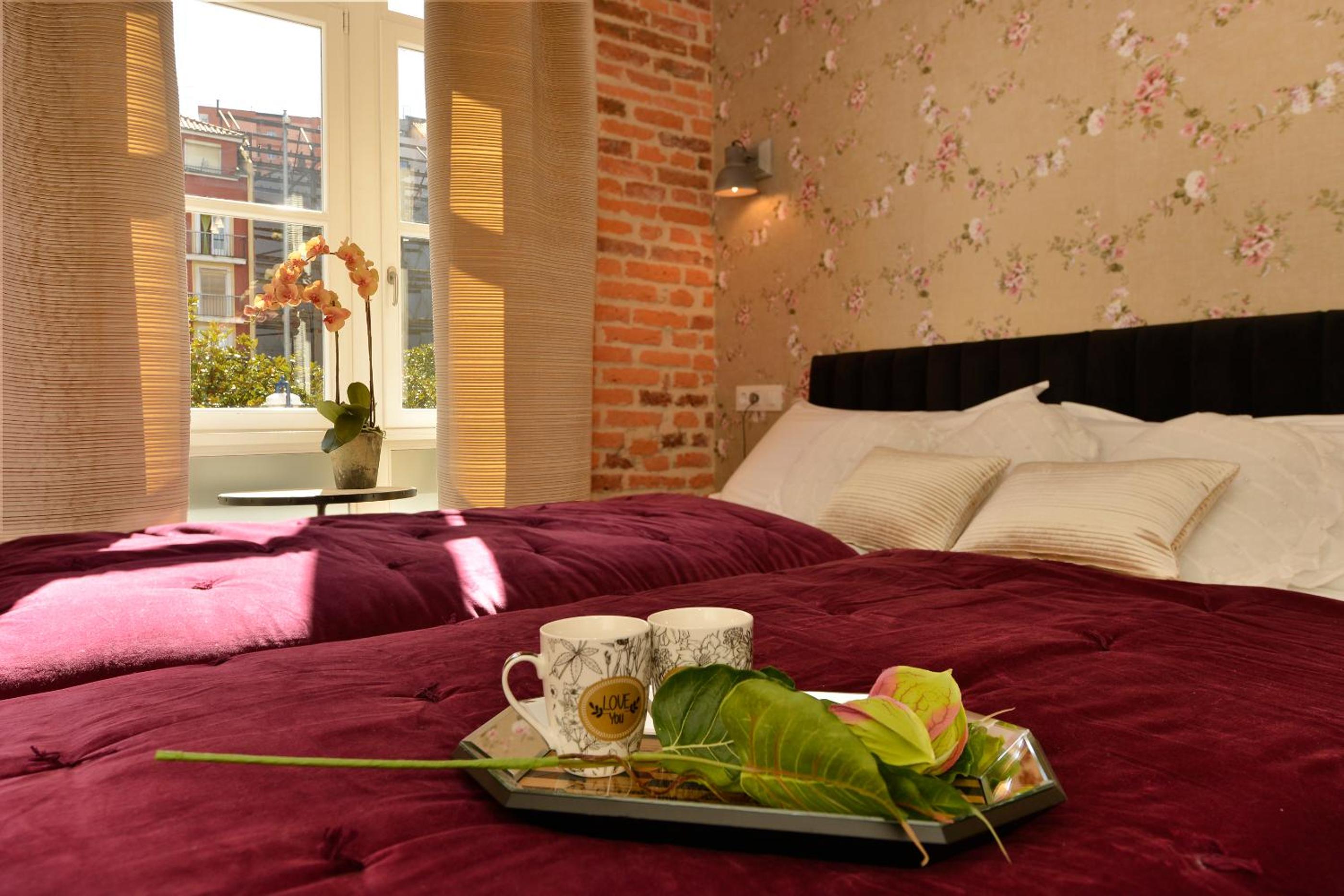 Superior Room with City View - Photo 7