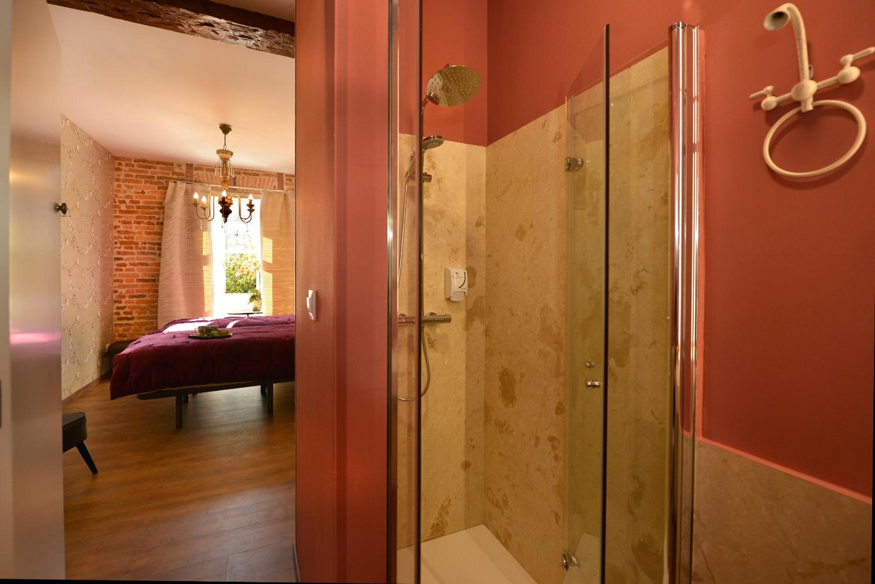 Superior Room with City View - Photo 3