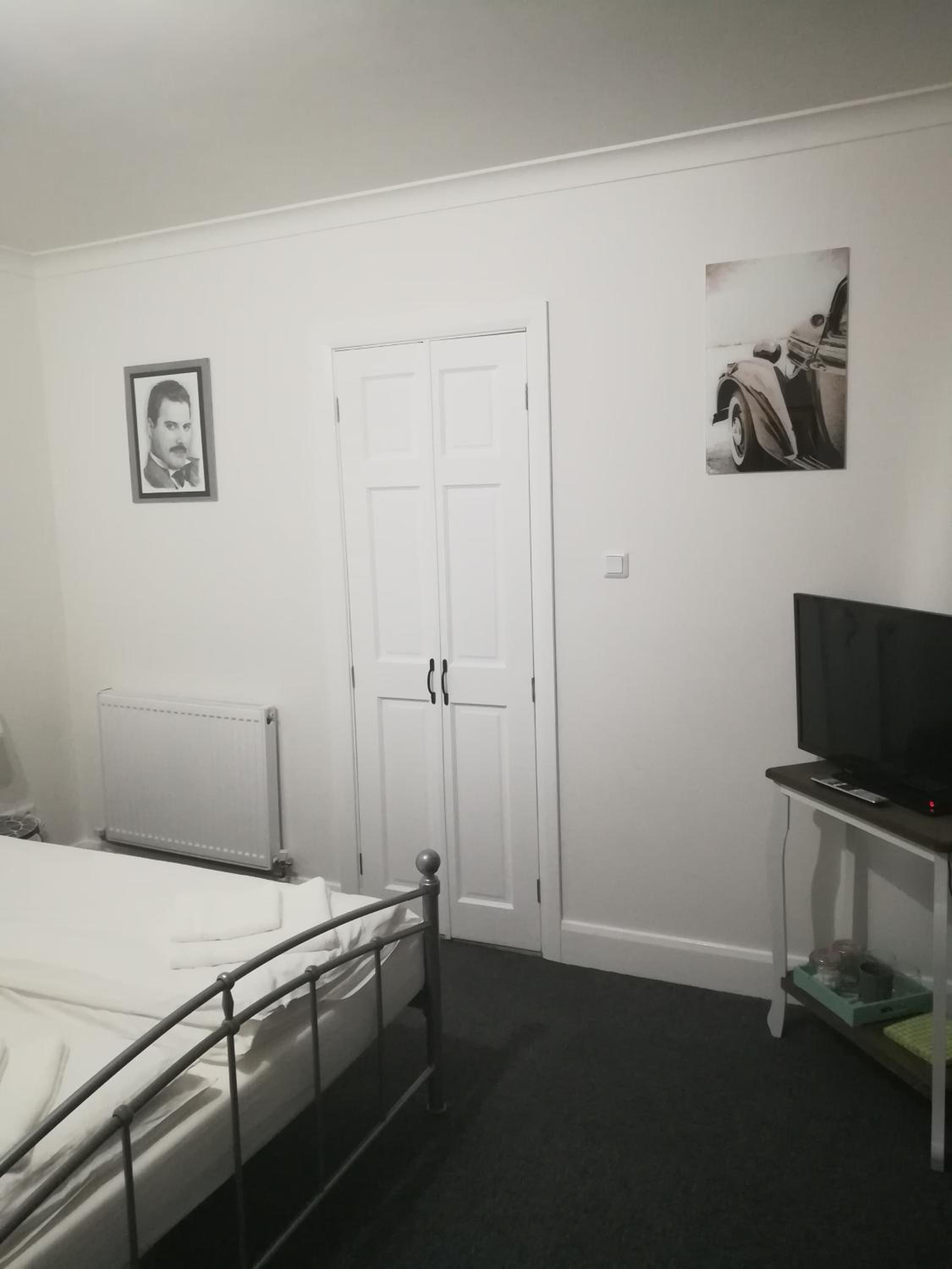 Double Room with Private Bathroom - Photo 2