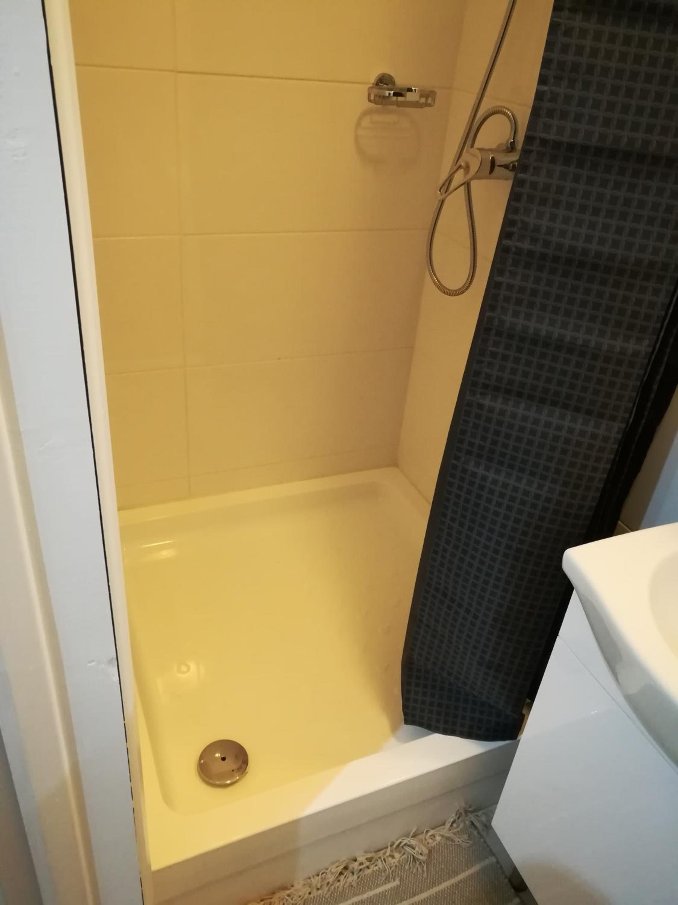 Twin Room with Shower - Photo 8